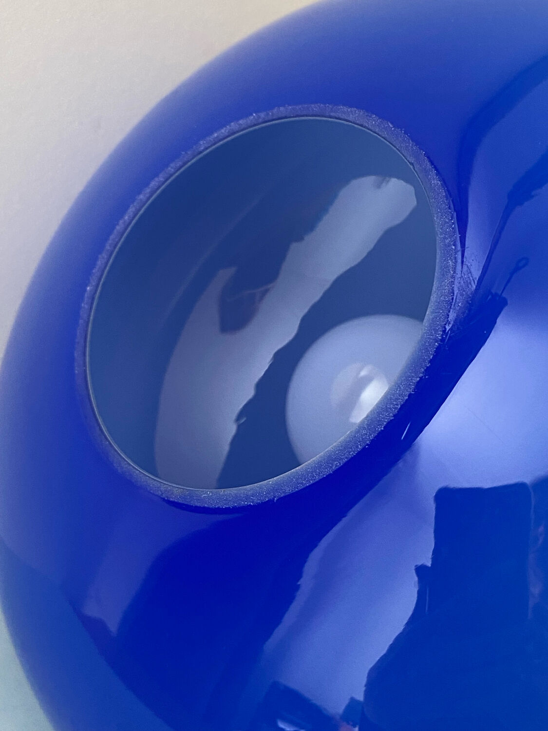 Blue opaline suspension