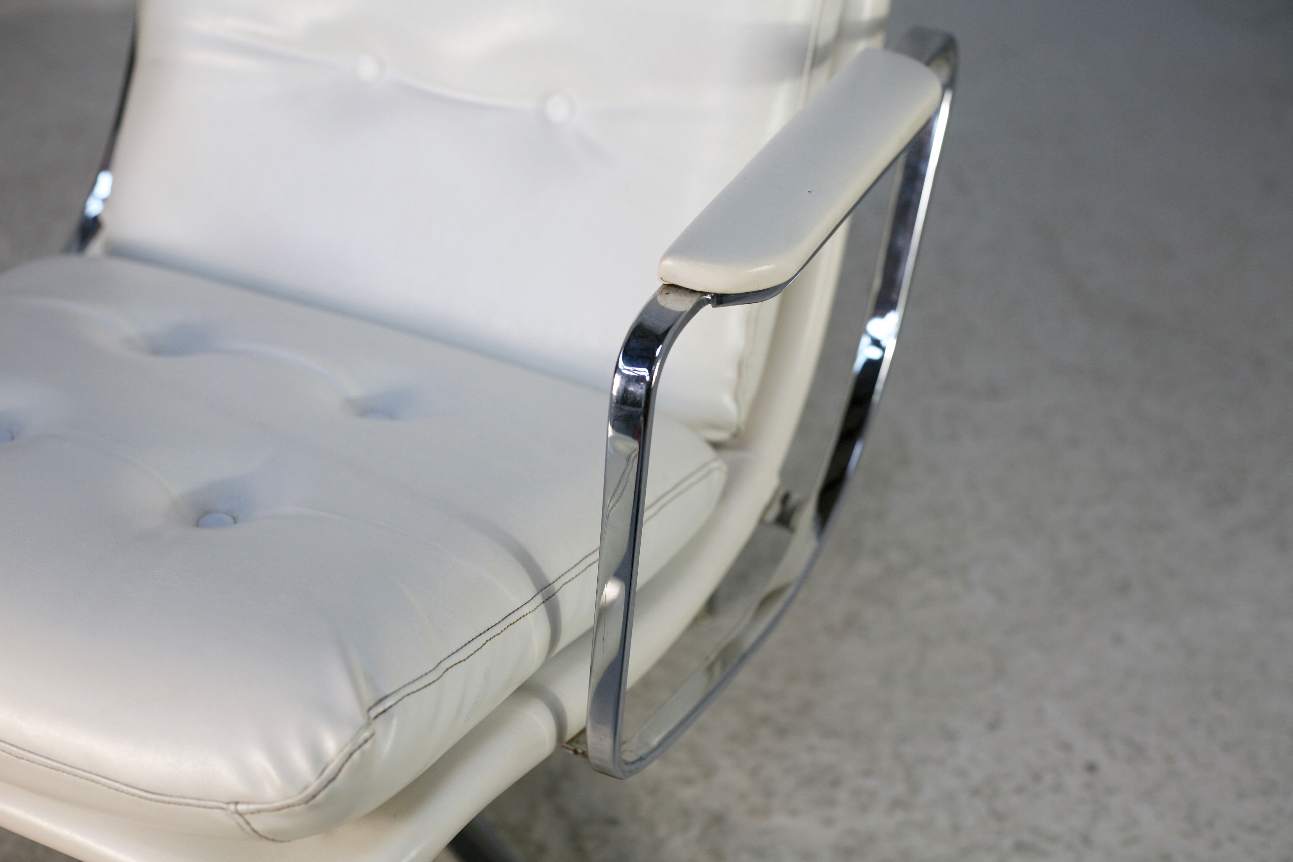 Armchair "Space Age"". Steel and imitation leather. Swivel. France, 70s