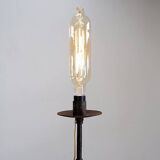 Lampadaire tripode en fer forgé brutaliste avec ampoule