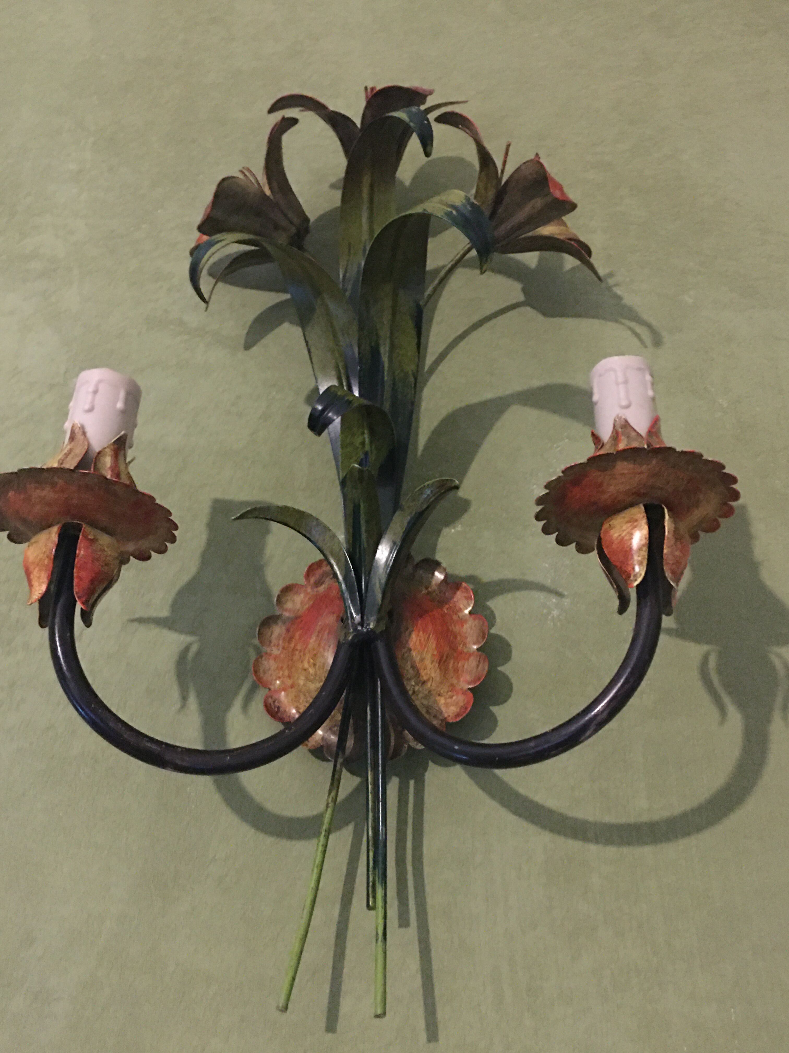 Flowery sconce