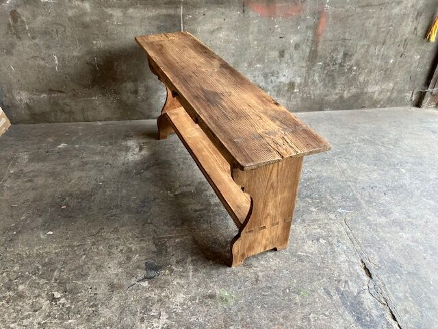 Entrance bench