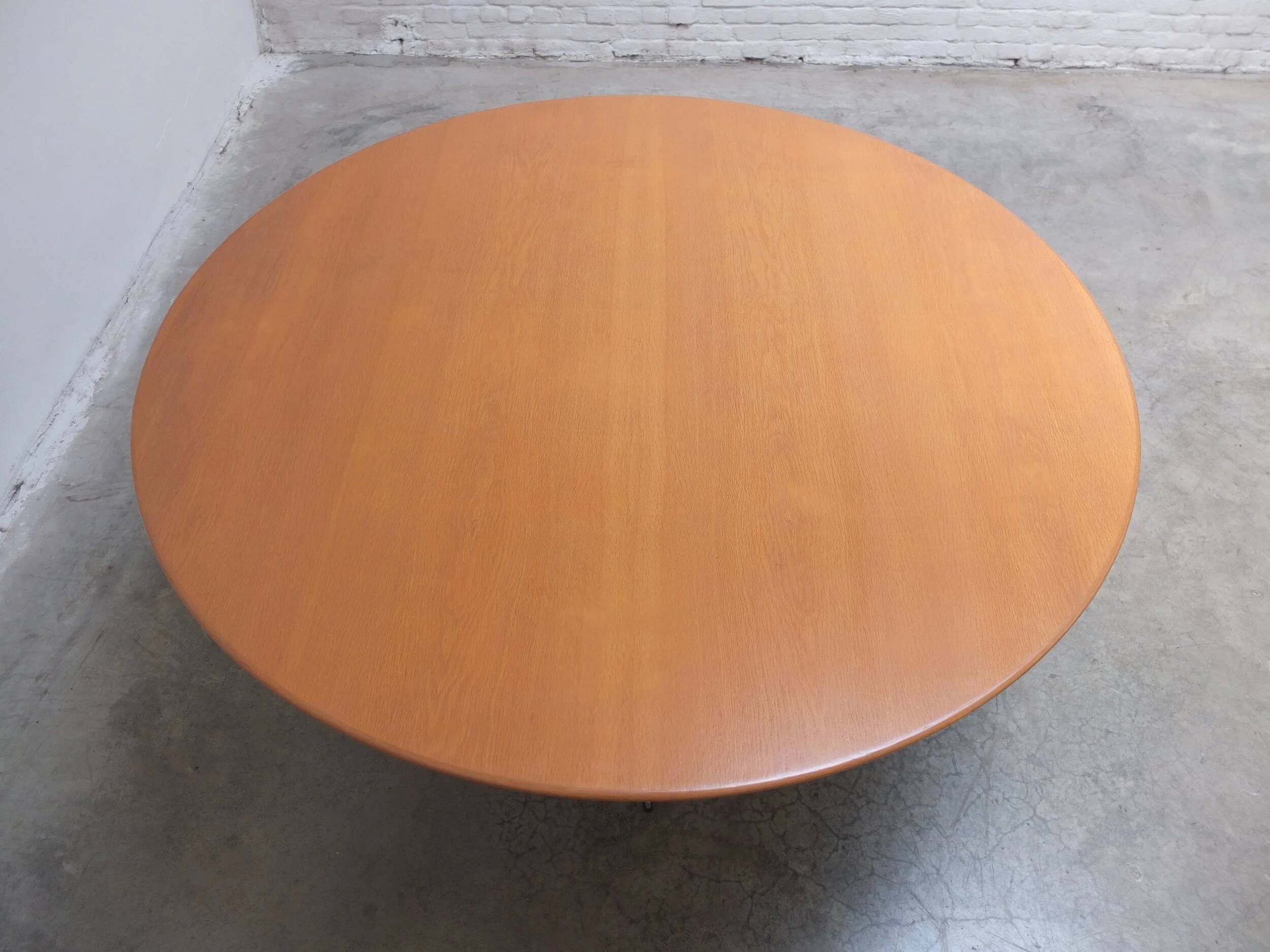 Large 'circular' oak dining table by Arne Jacobsen for Fritz Hansen, 1966