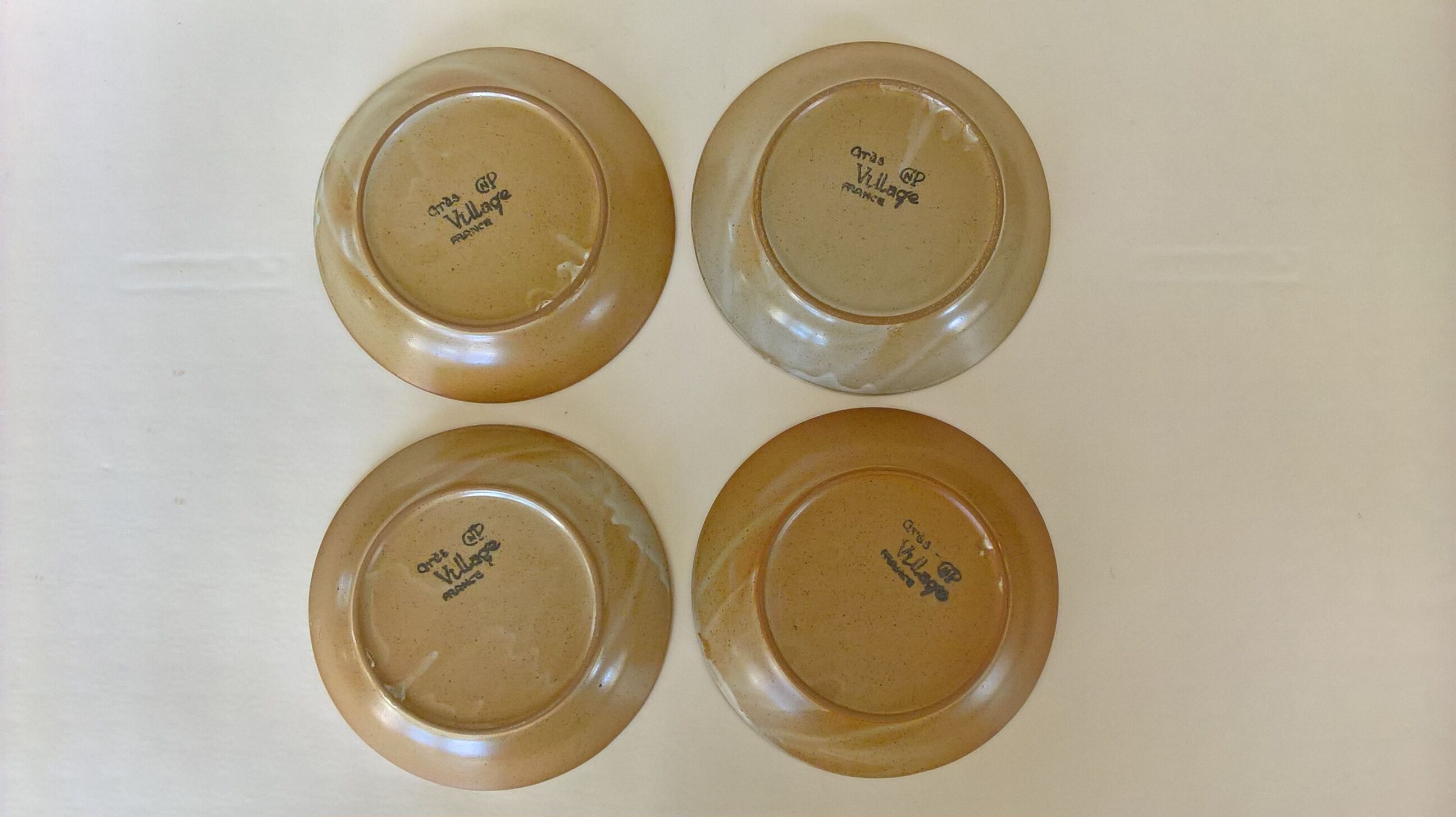 Set de 4 assiettes calottes en grès CNP village