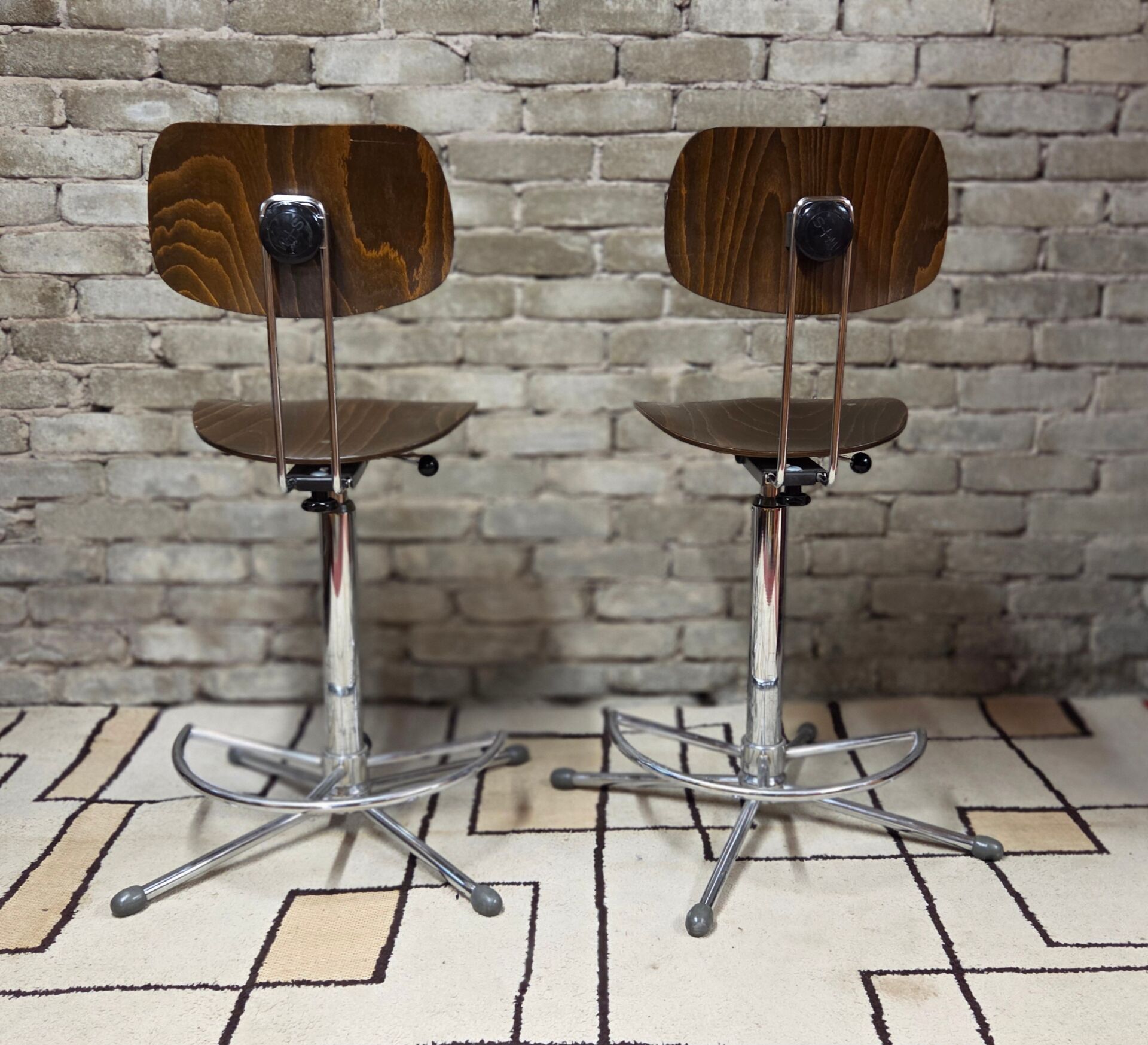 Paire de chaises d’orchestre SE 68 par Egon Eiermann, années 70