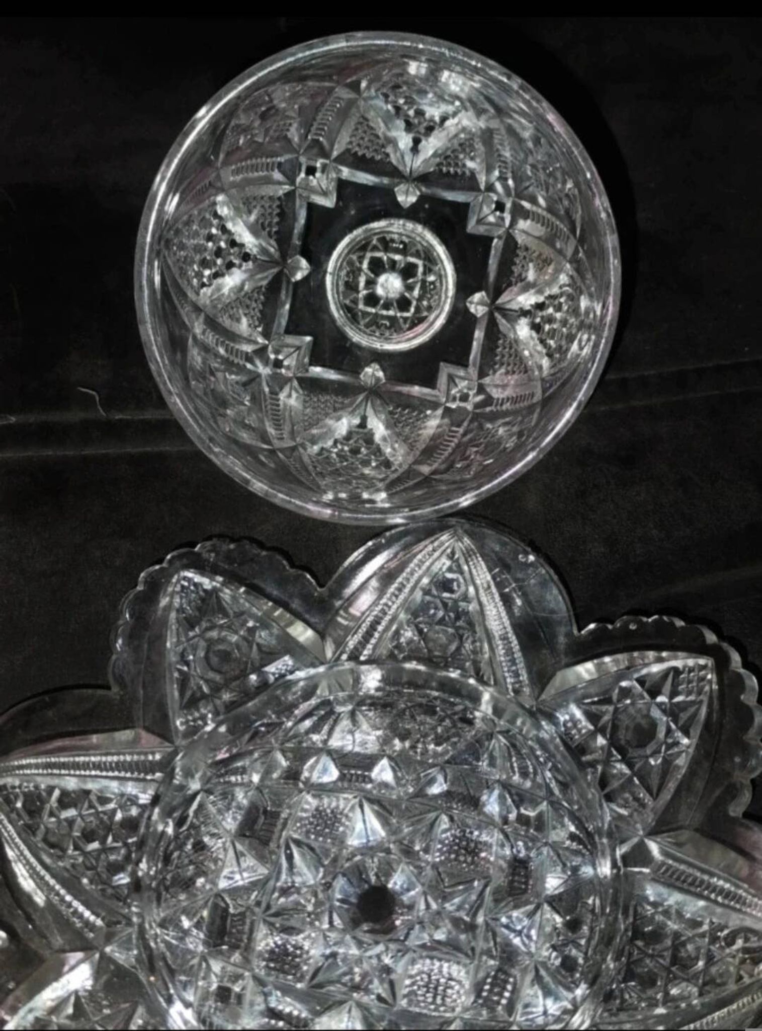 Beurrier ancien en verre taillé