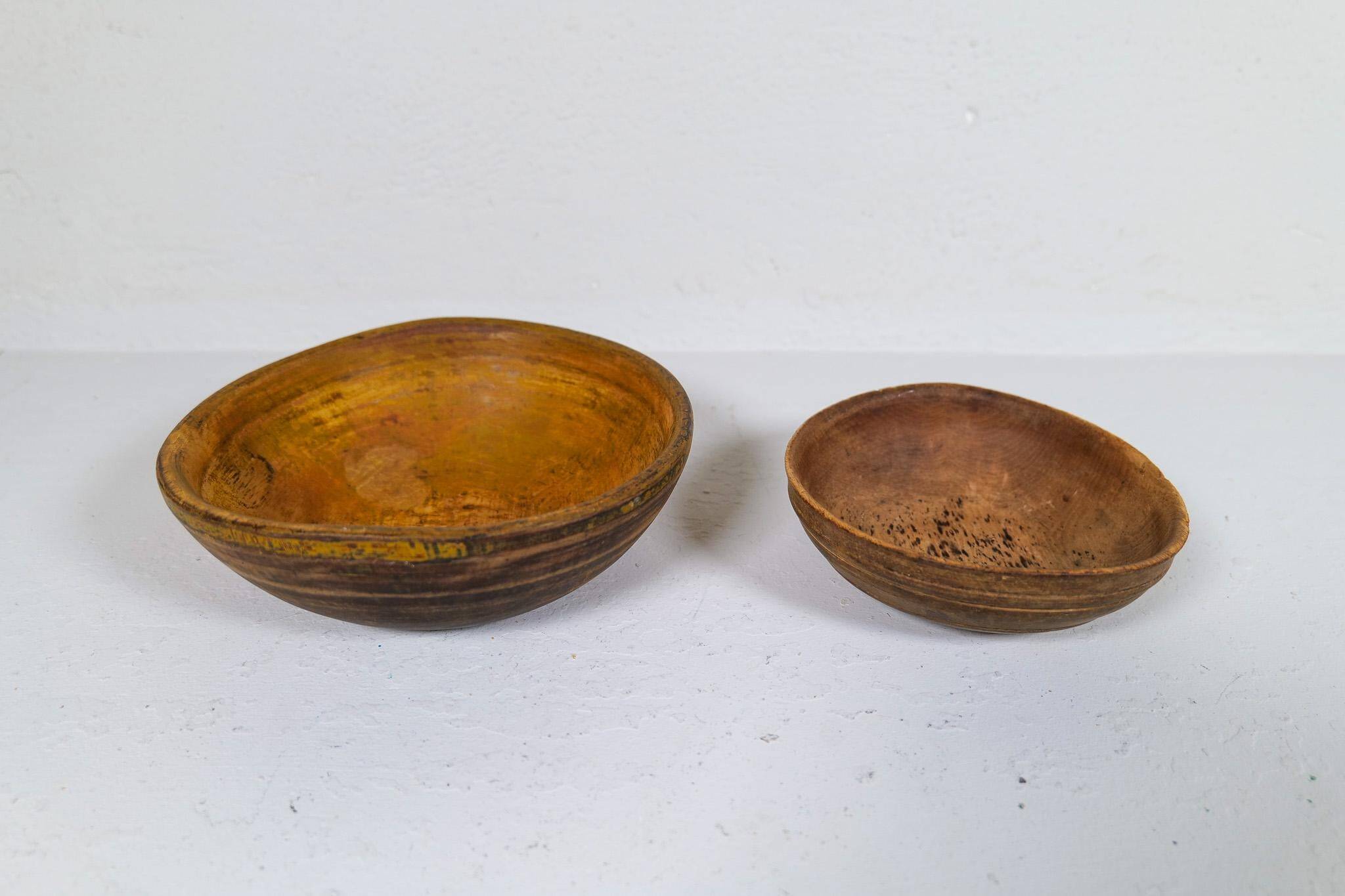 Swedish folk art, unique set of 2 farmer's bowls from the 19th century.
