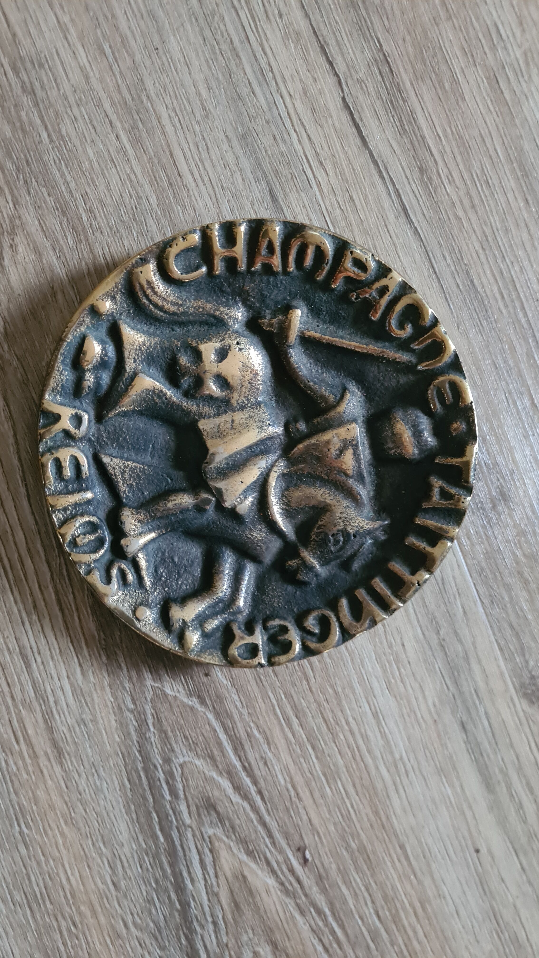 Old bronze cup, ashtray Taittinger