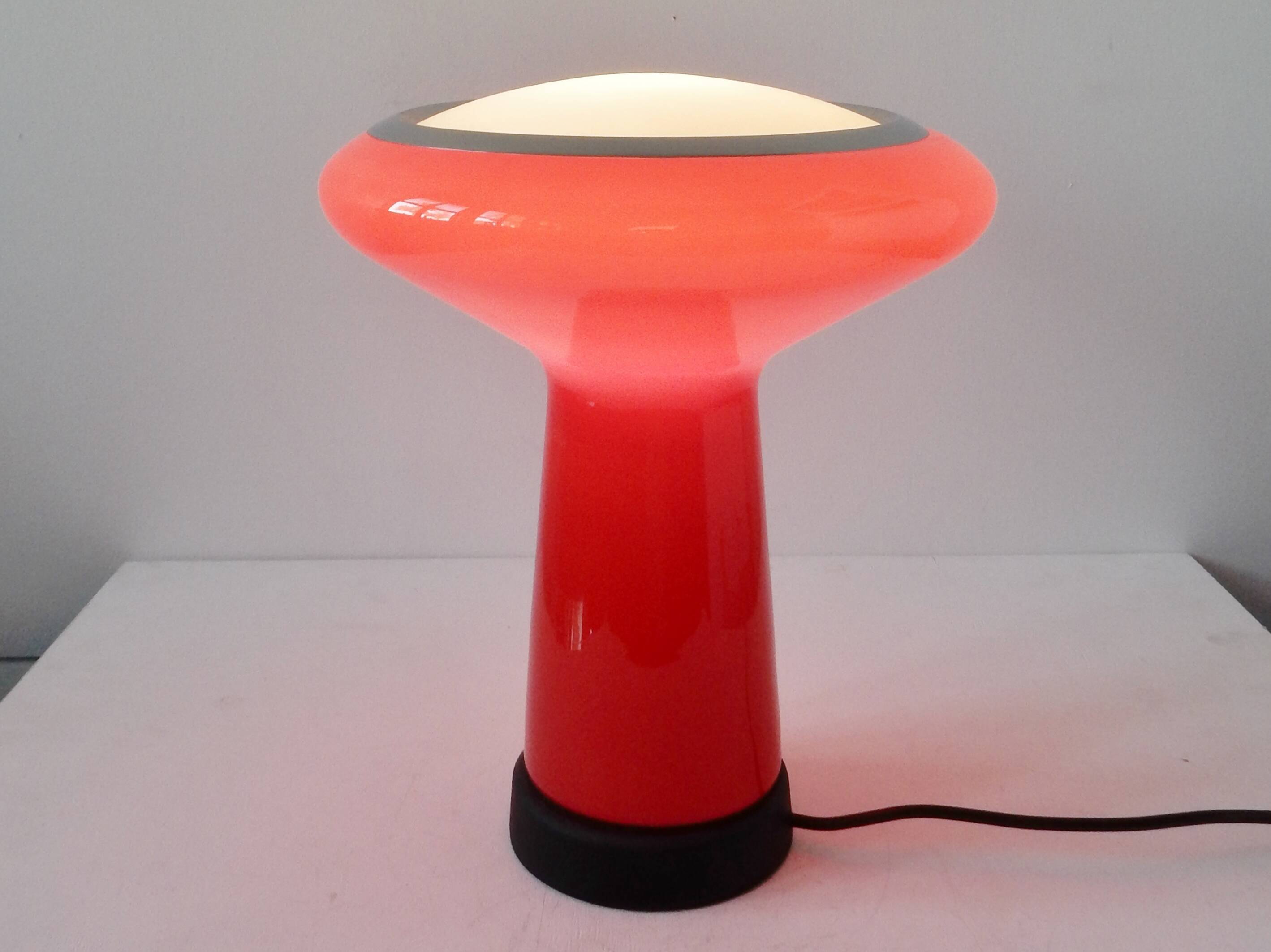 Glass table lamp in red and white glass by Hiemstra Evolux. Netherlands, 1960's