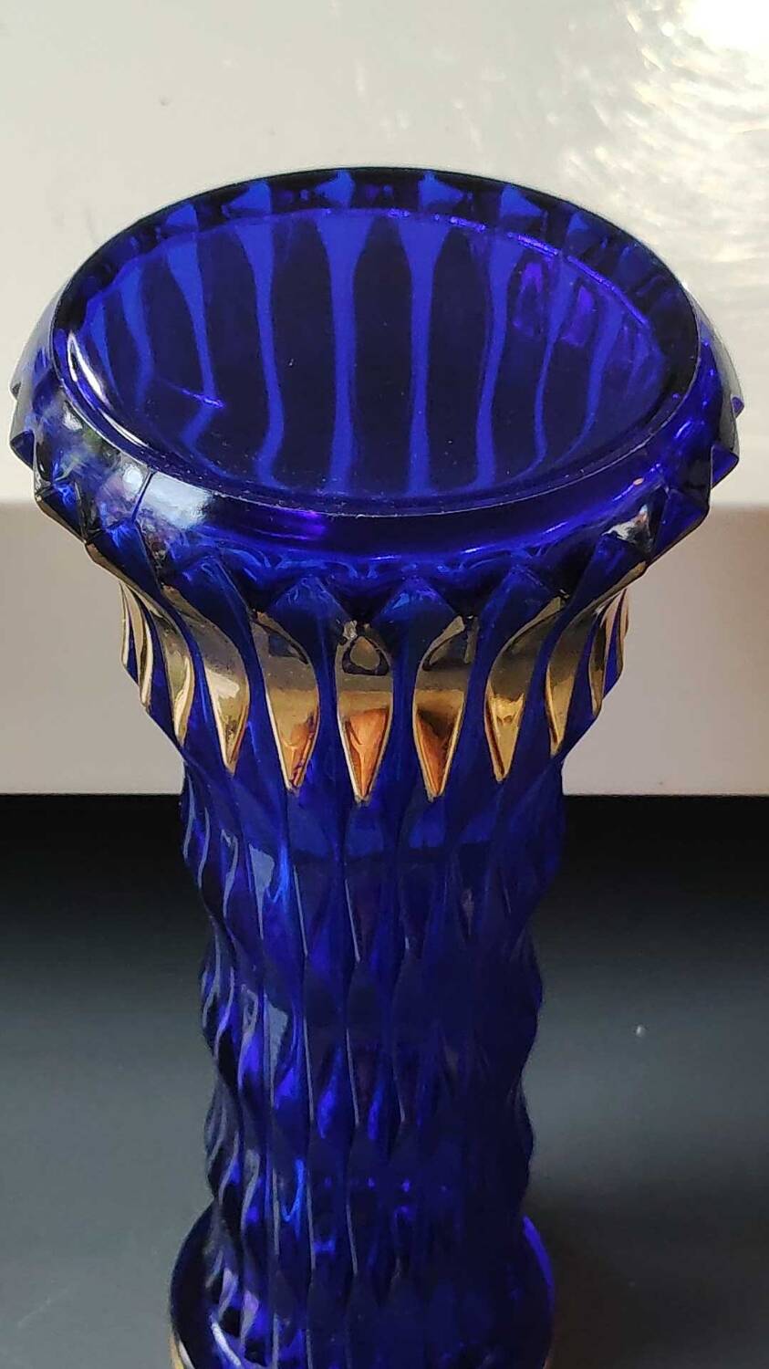Walther Glas Design Vase, Graphic shape with golden flamed tips. Blown art glass, cobalt blue. Height 25 cm