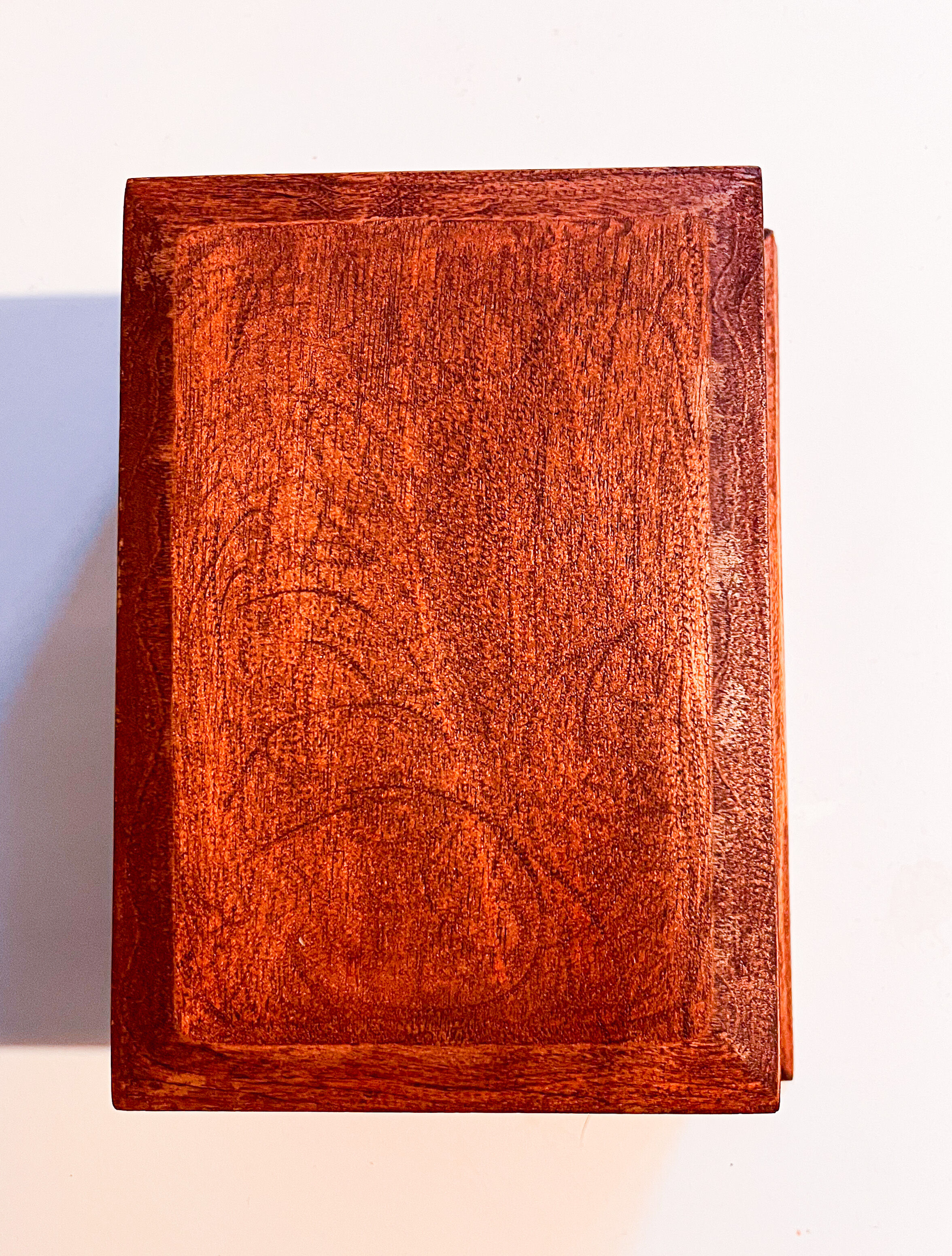 Cigarette and cigar box