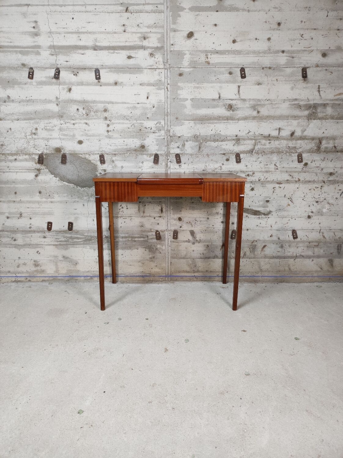 Wooden dressing table
