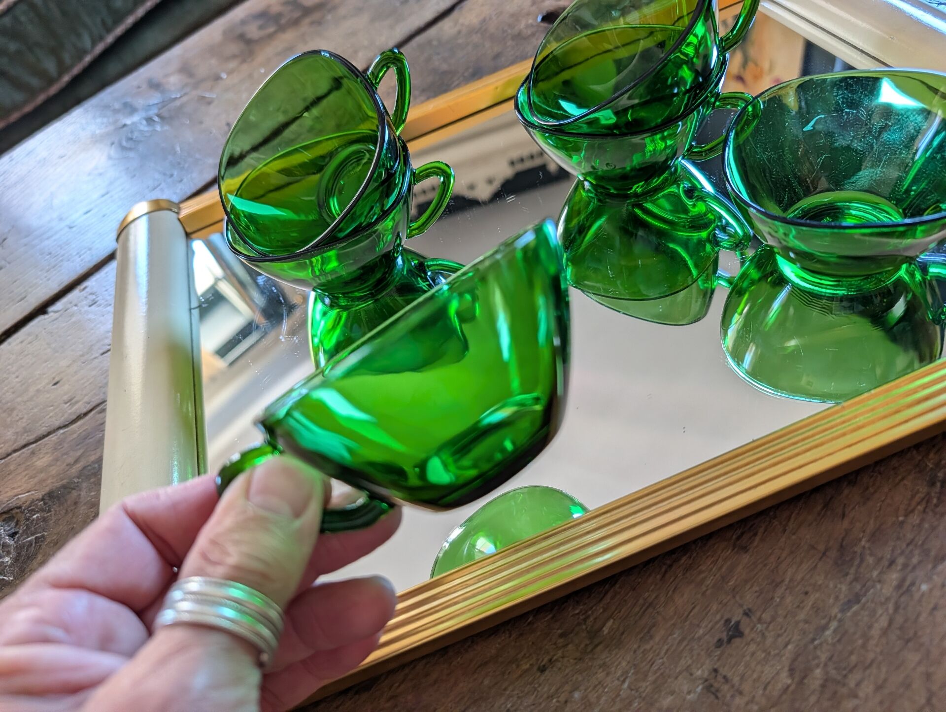 6 emerald green cups – 1970s, retro light