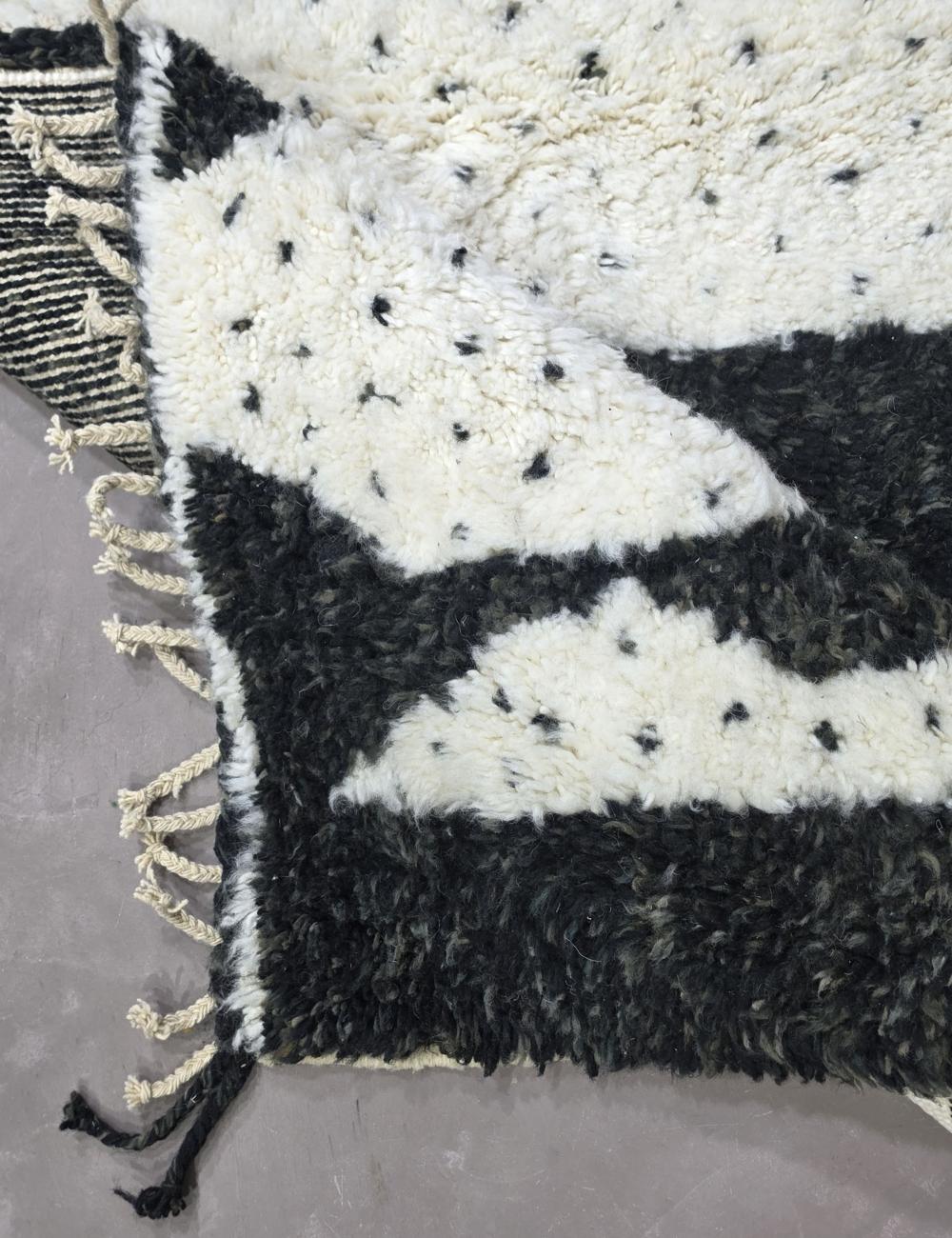 Contemporary Moroccan Rug - 284 x 222 cm