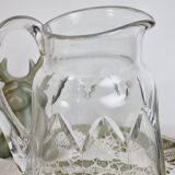 Pichet en verre soufflé et ciselé