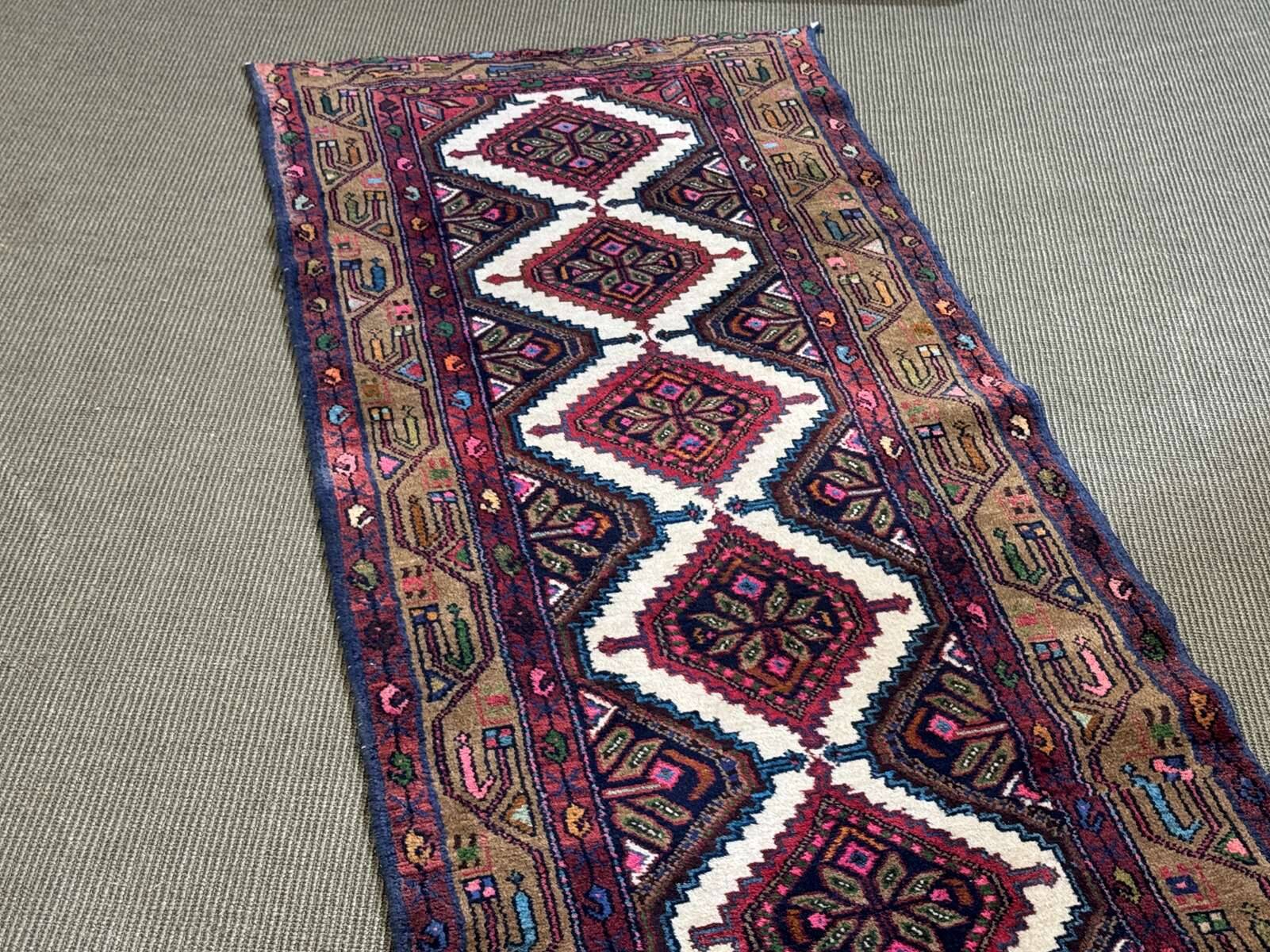 Tapis iranien en laine fait main