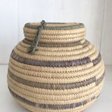 Small round basket in two-tone straw basketry
