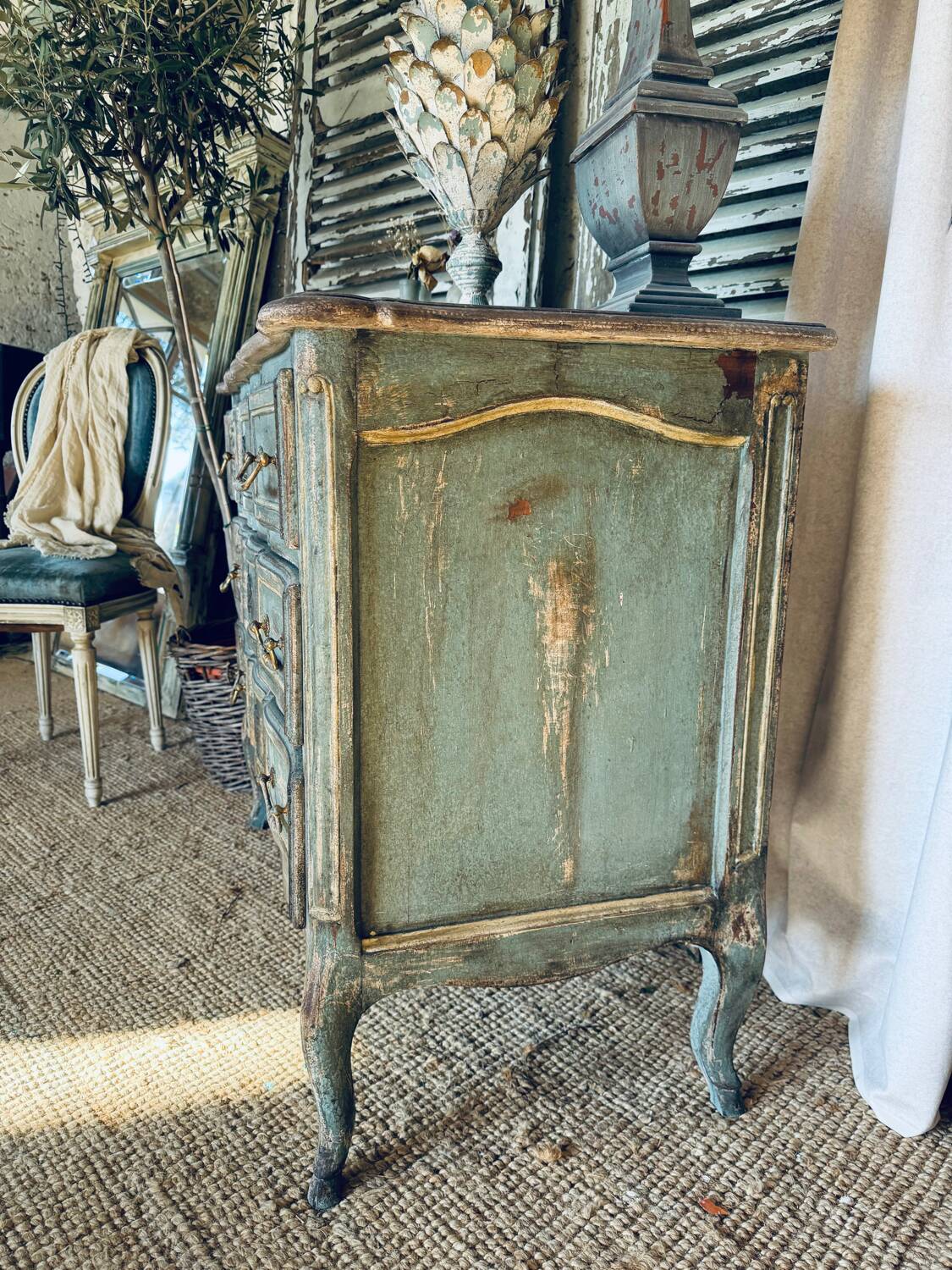 Commode bleu patinée