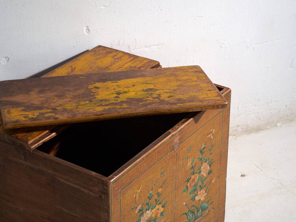Chinese chest with original painting – China, circa 1900