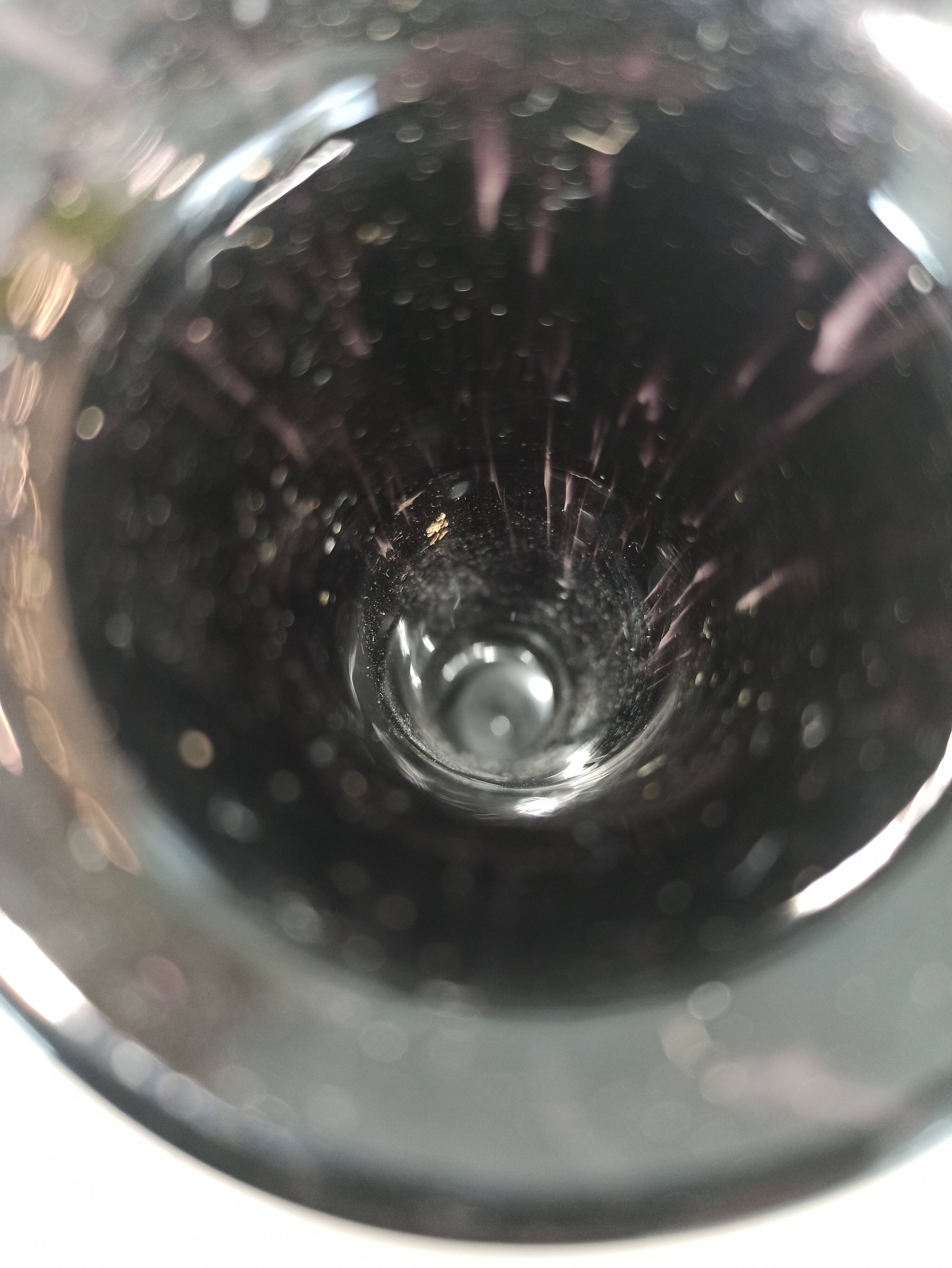 Iridescent black vase signed by the Phoenician Malta