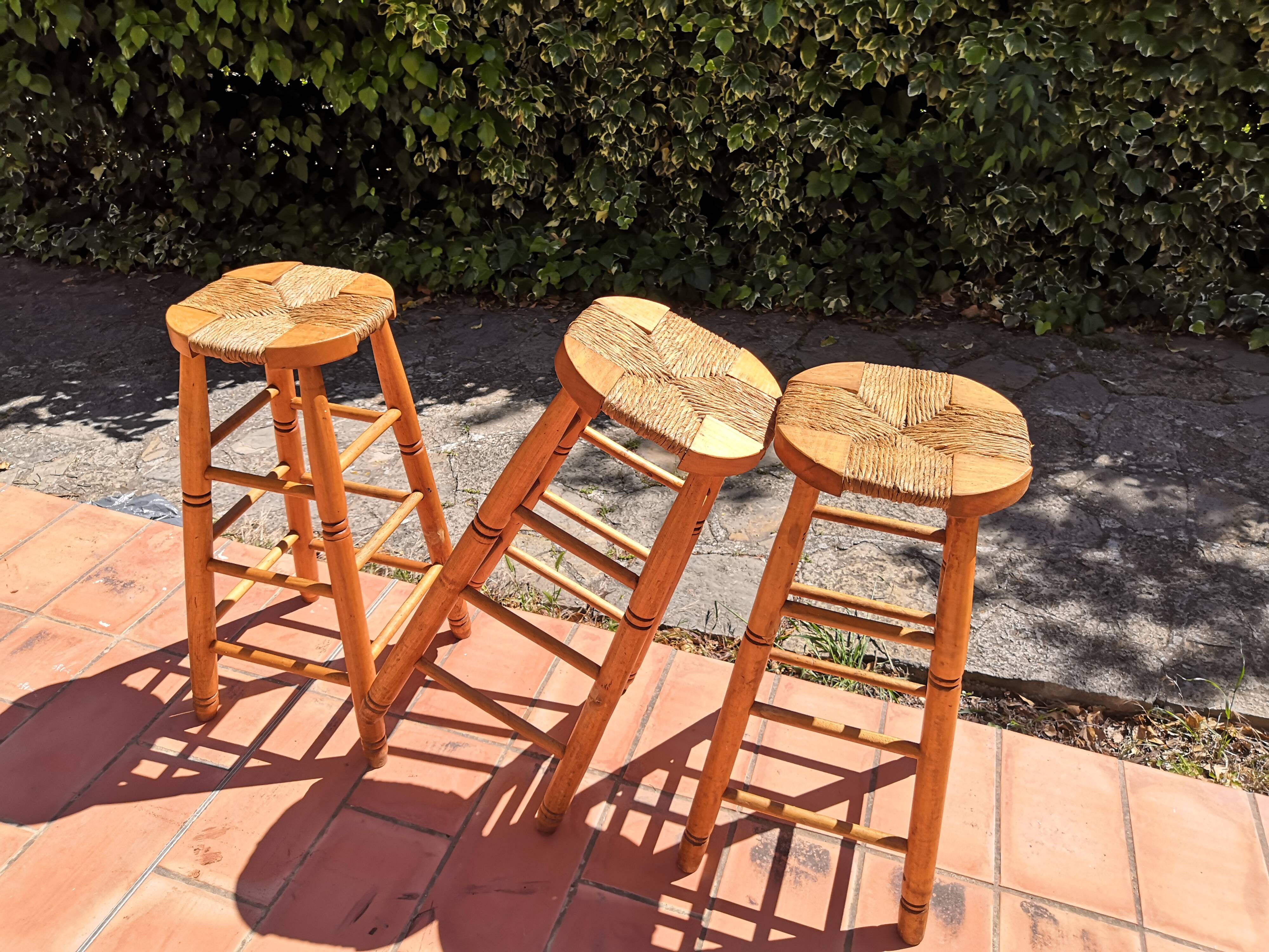 Set of 3 high “modernist” straw stools vintage 1950s