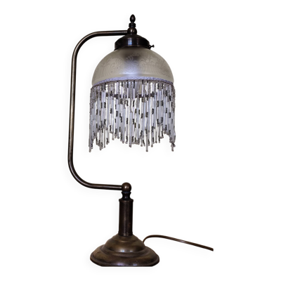 Lampe rétro laiton et abat jour en verre et franges en perles