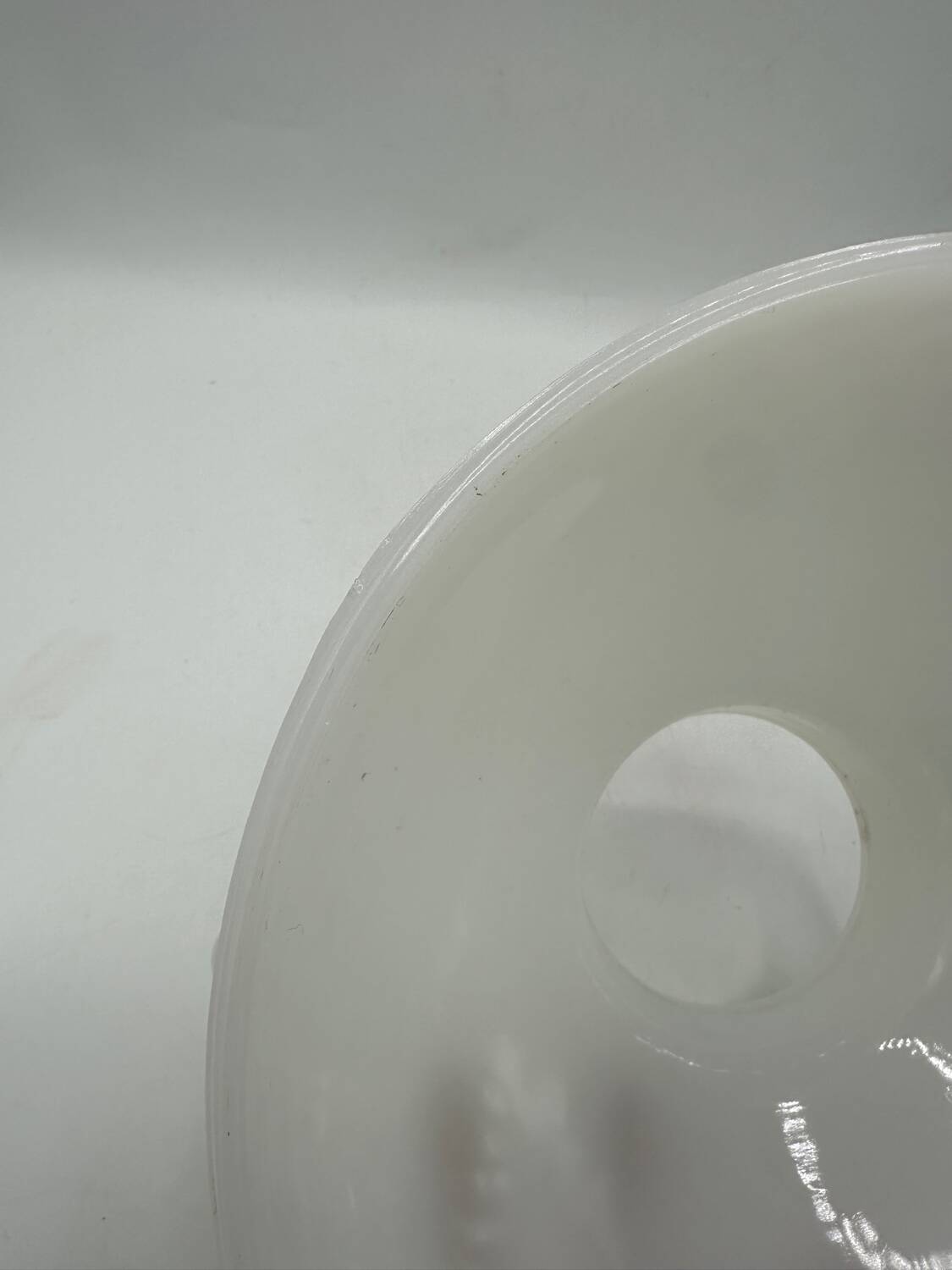 Opaline globe suspension