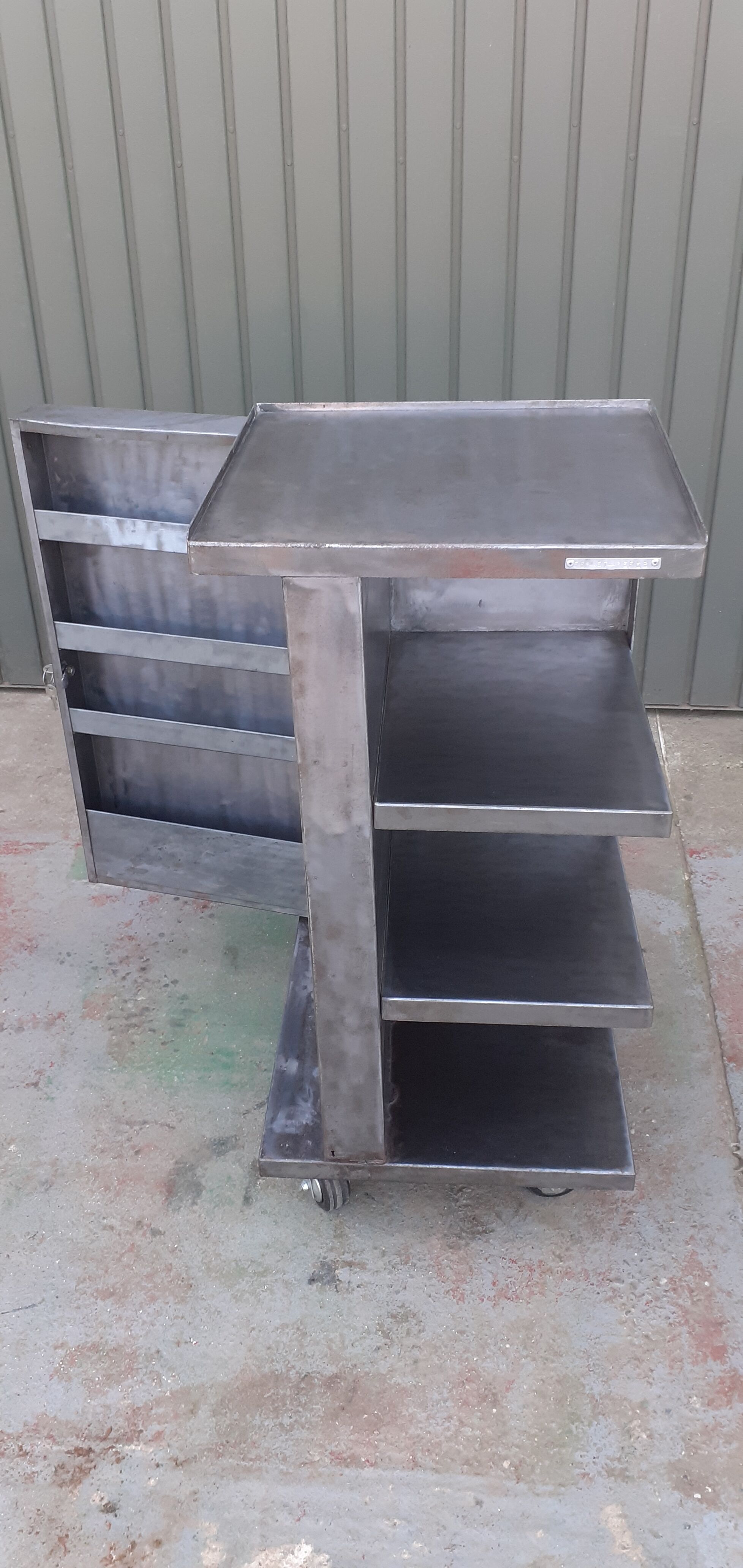 Metal service cabinet