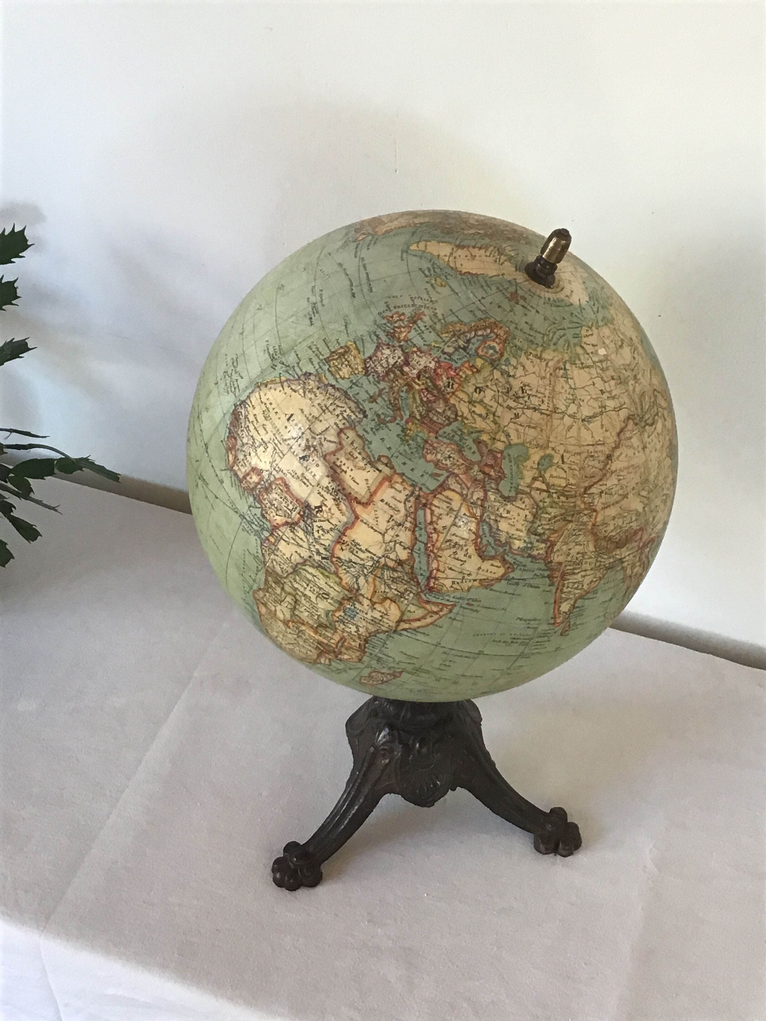 Former globe Émile Berteaux cast iron foot 19th