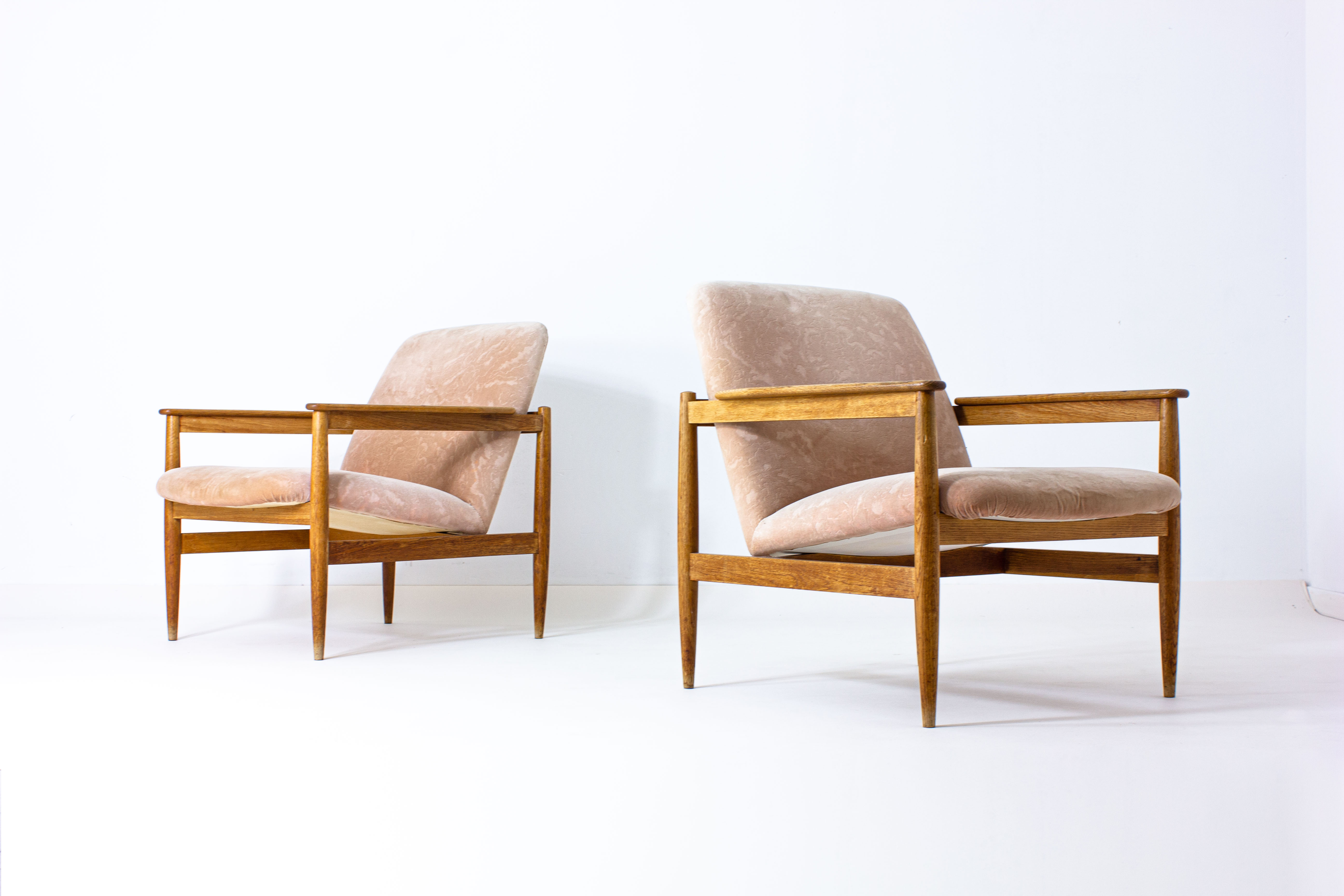 Ensemble de deux fauteuils danois en tissu rose