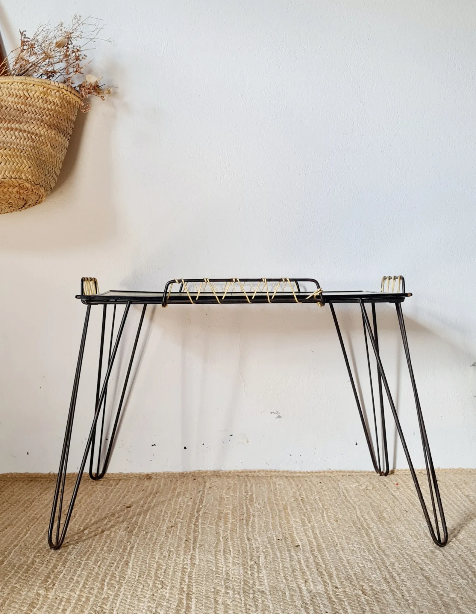 Table basse d'appoint en métal noir et scoubidou