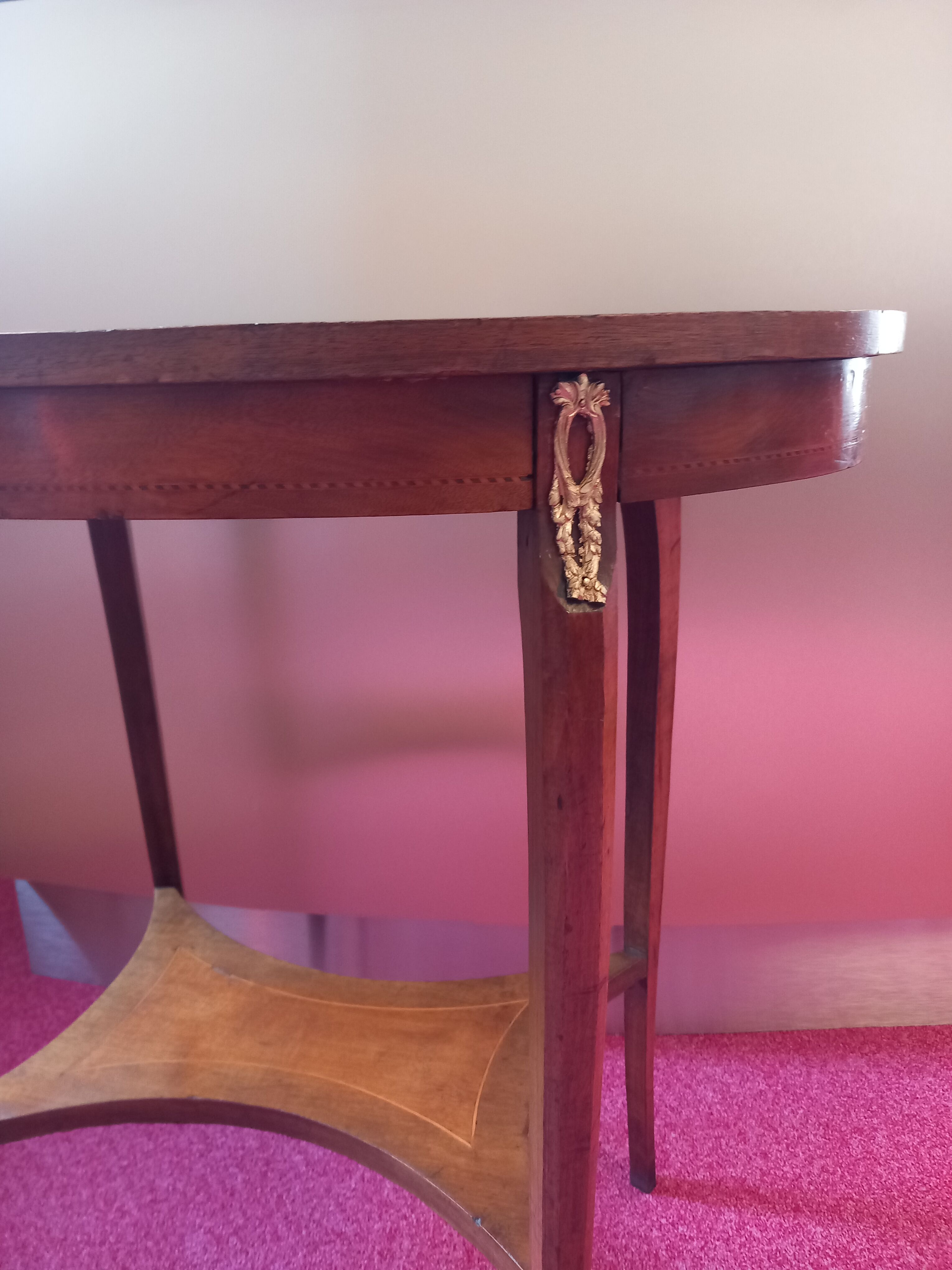 Gueridon Louis XVl style