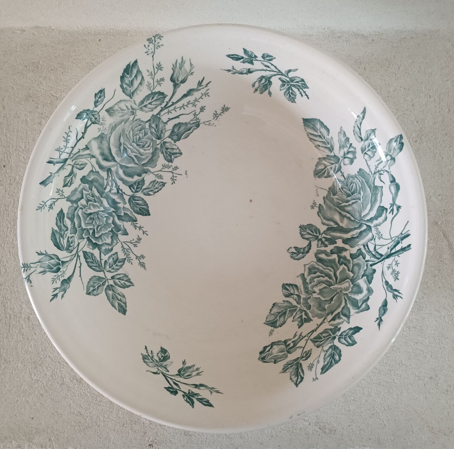 Longchamp iron earth basin