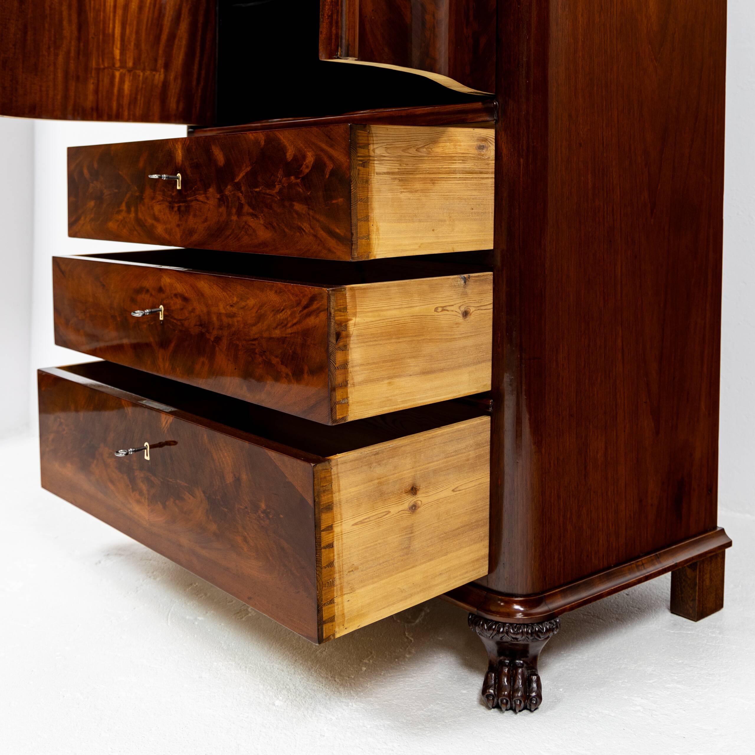 Chiffonnier haut avec bar en acajou 1850-1880