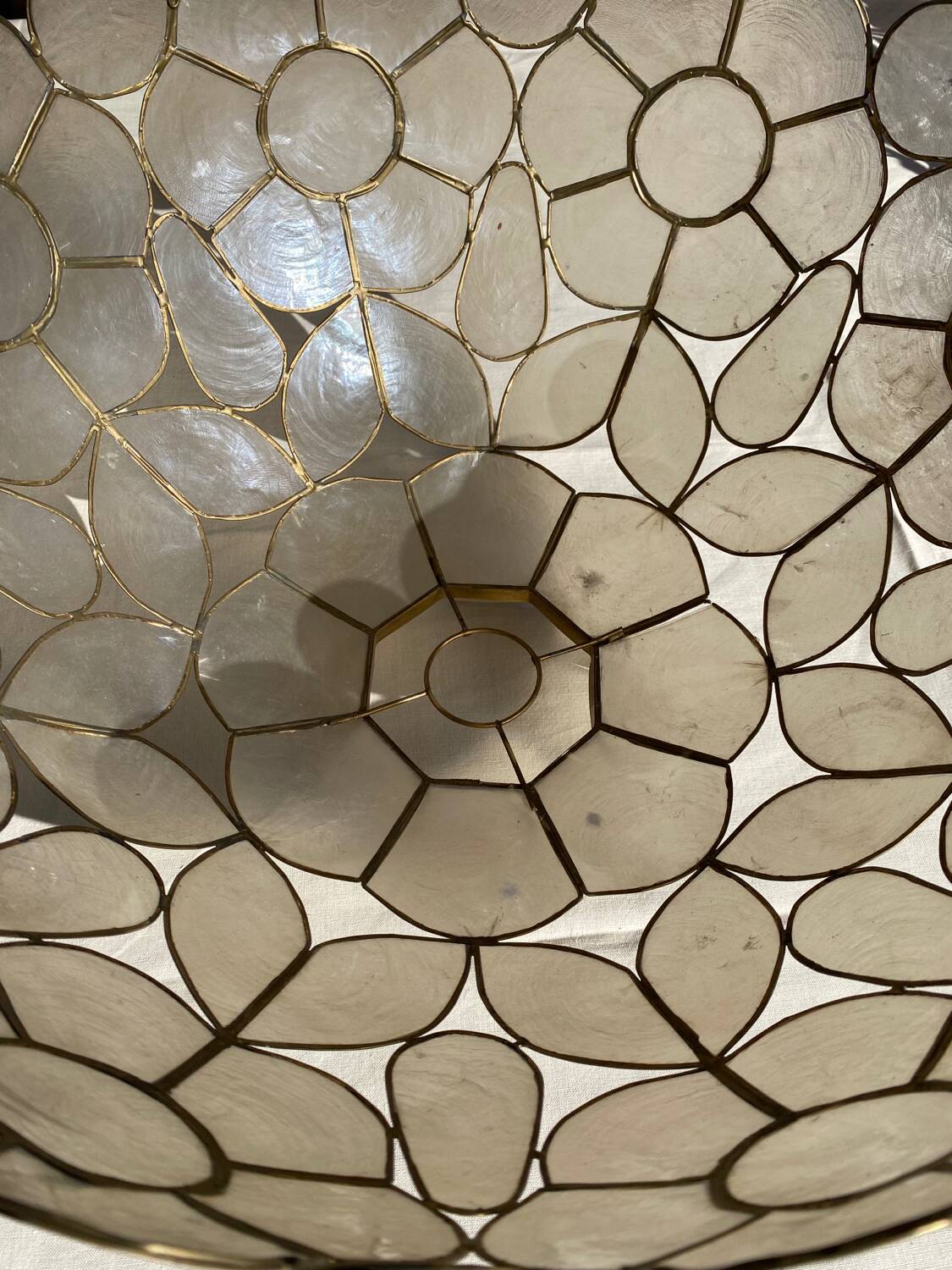 Tiffany style mother-of-pearl pendant light