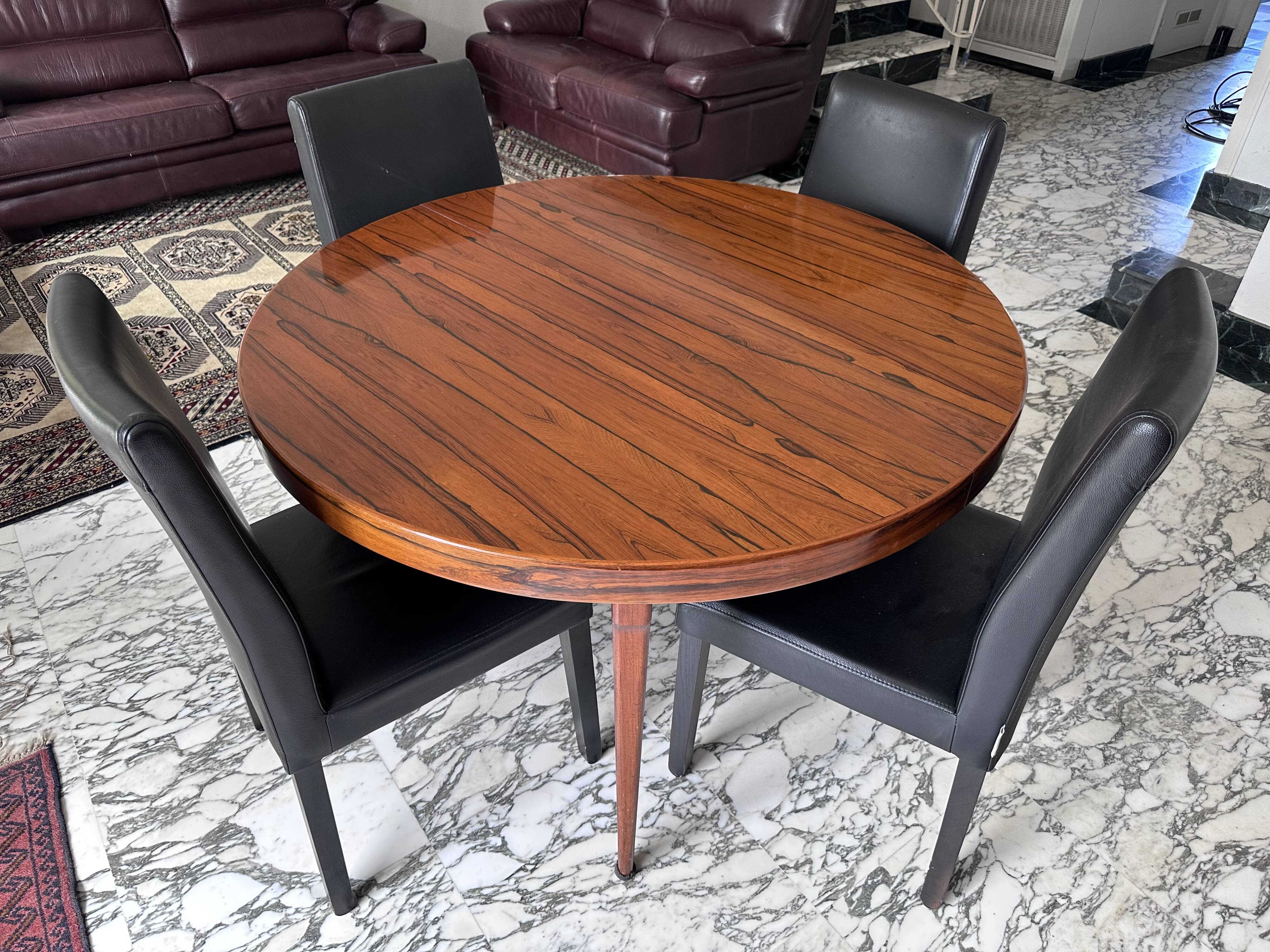 Round table in Rio rosewood