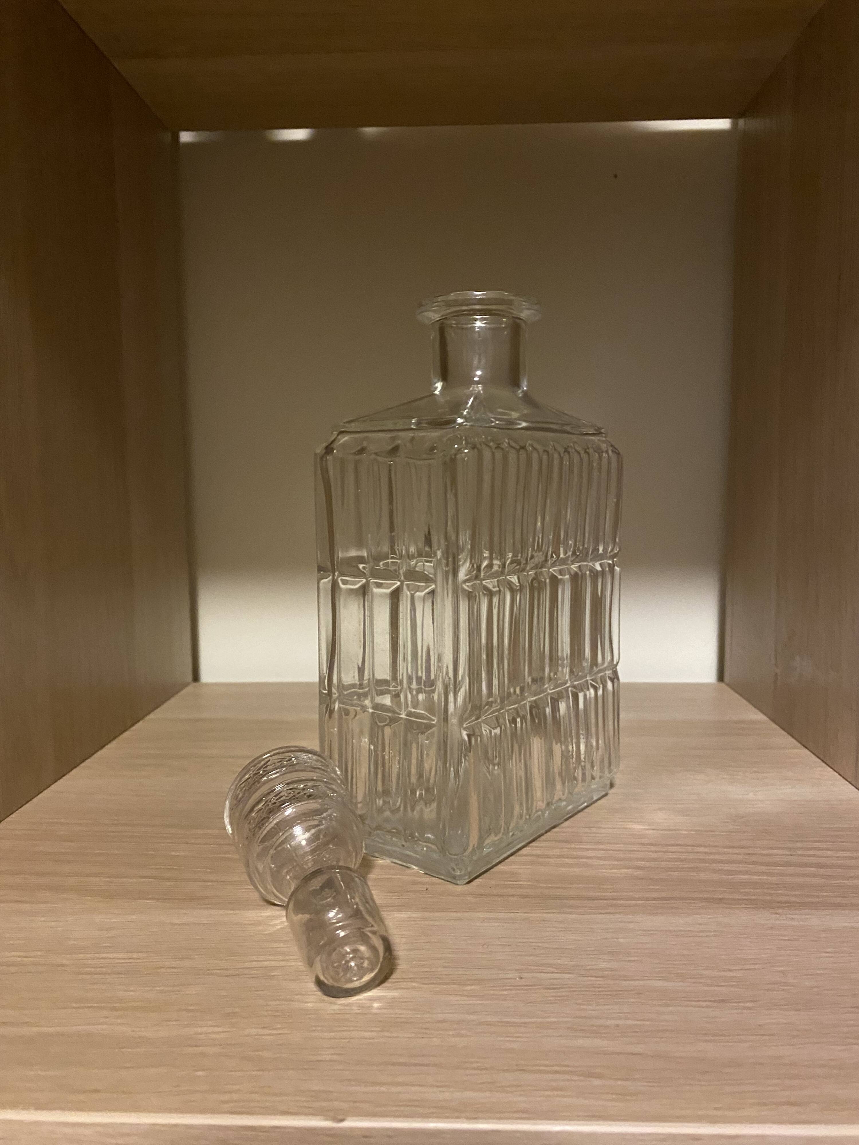 Chiseled glass whiskey decanter