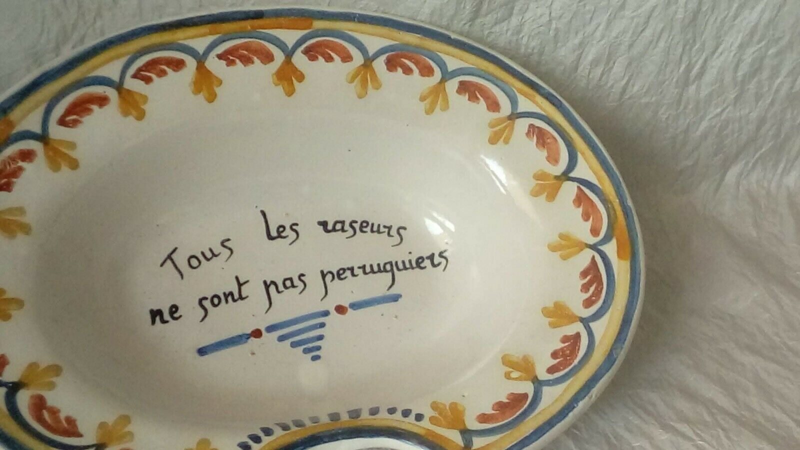 BEARD DISH BARBER IN FAIENCE NEVERS OR LA ROCHELLE 20 EME