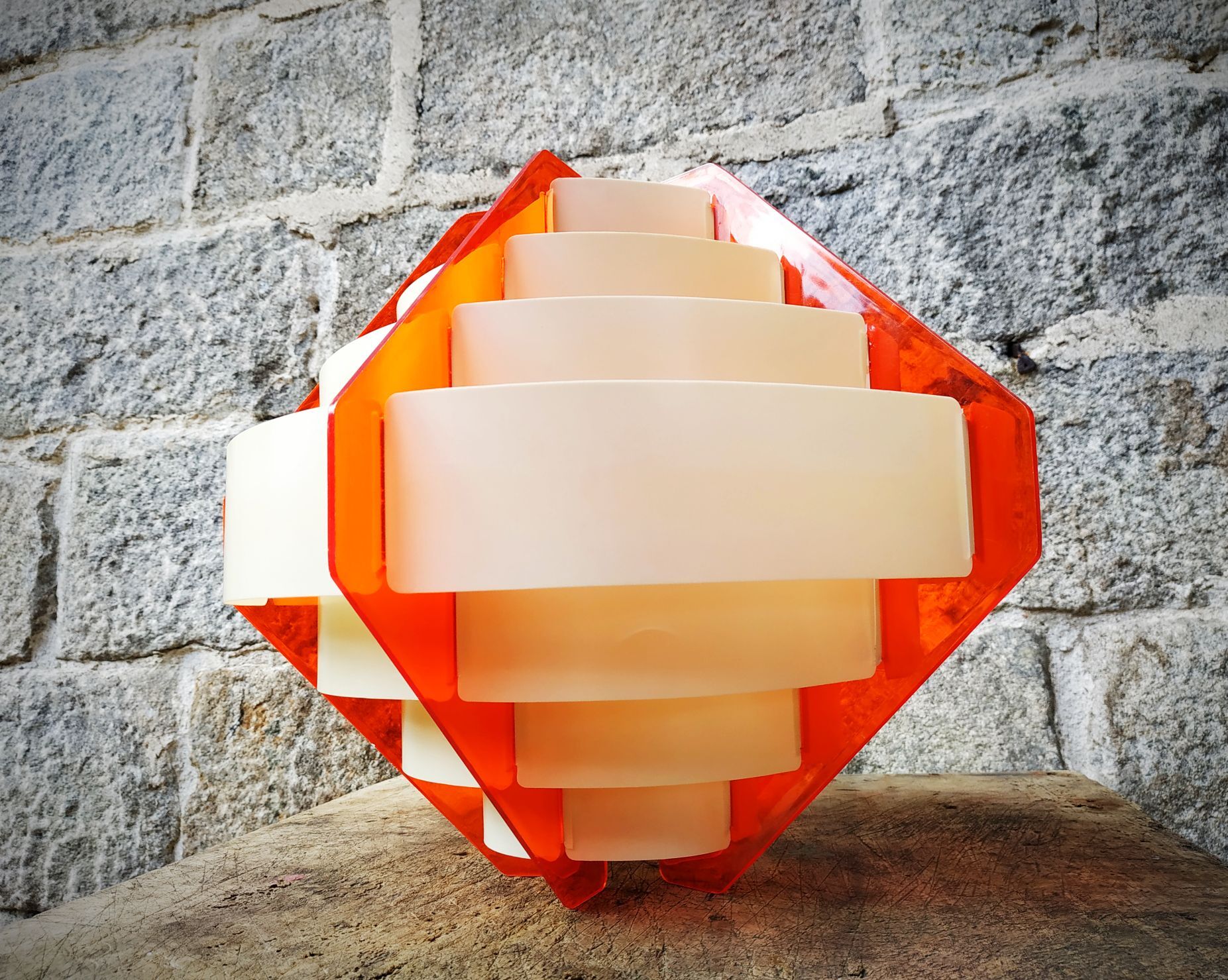 Vintage geometric suspension