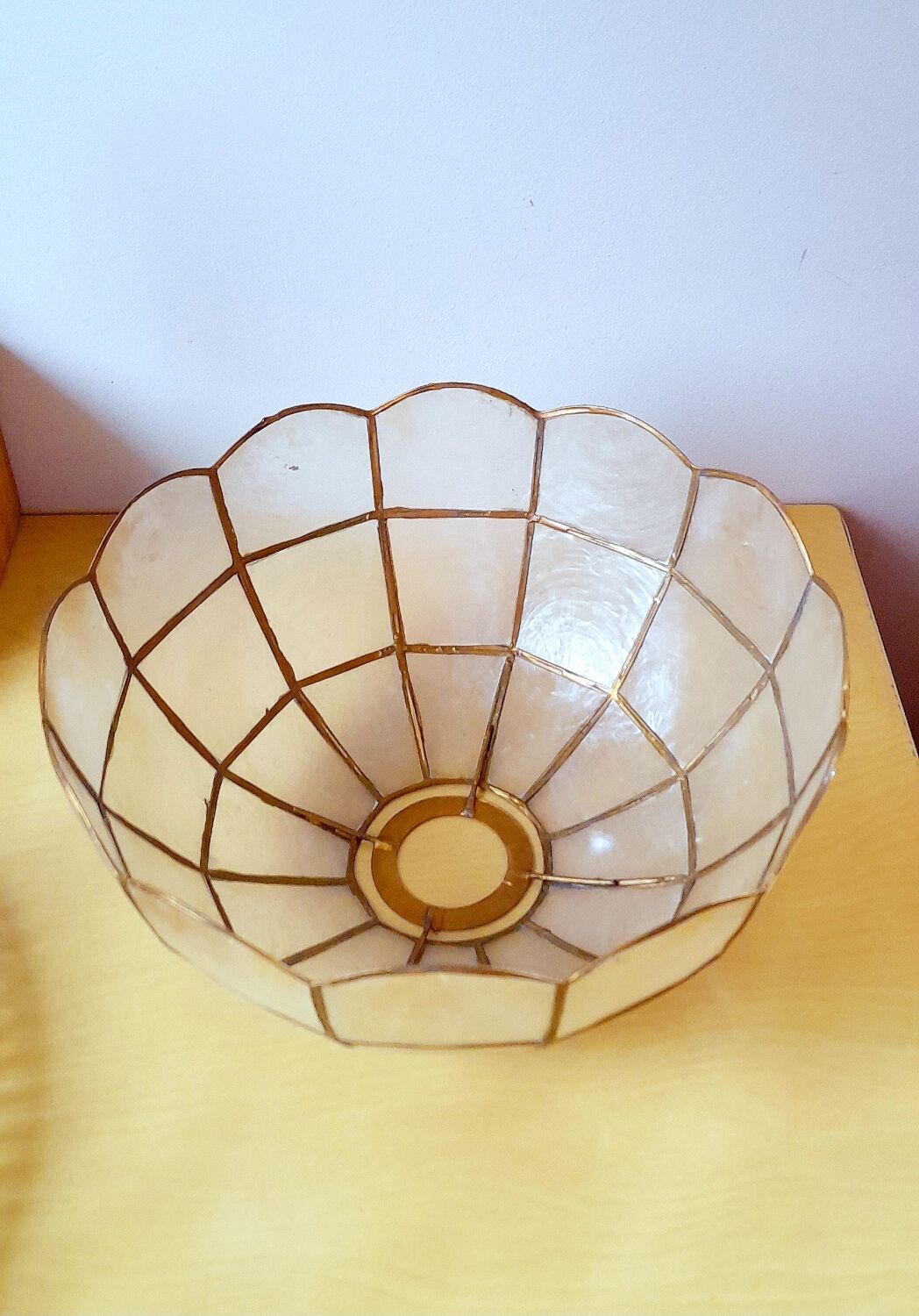 Lampshade in mother-of-pearl and brass