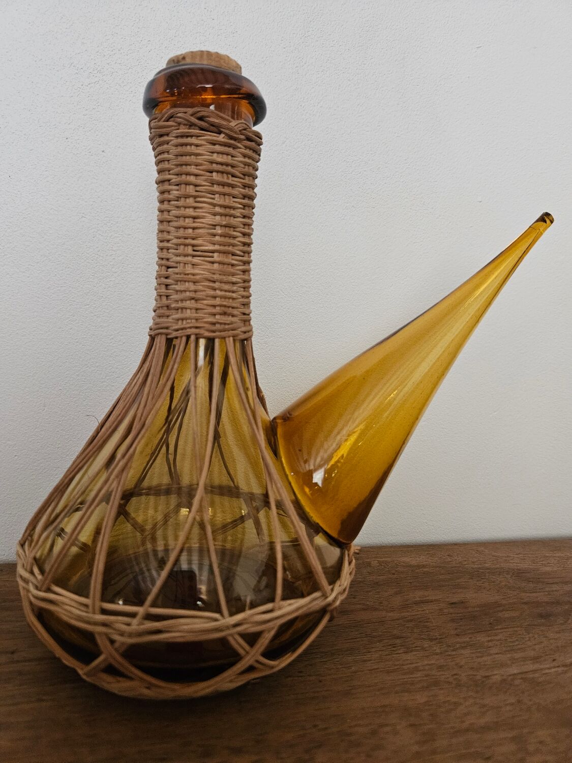 Catalan bottle in amber glass and wicker