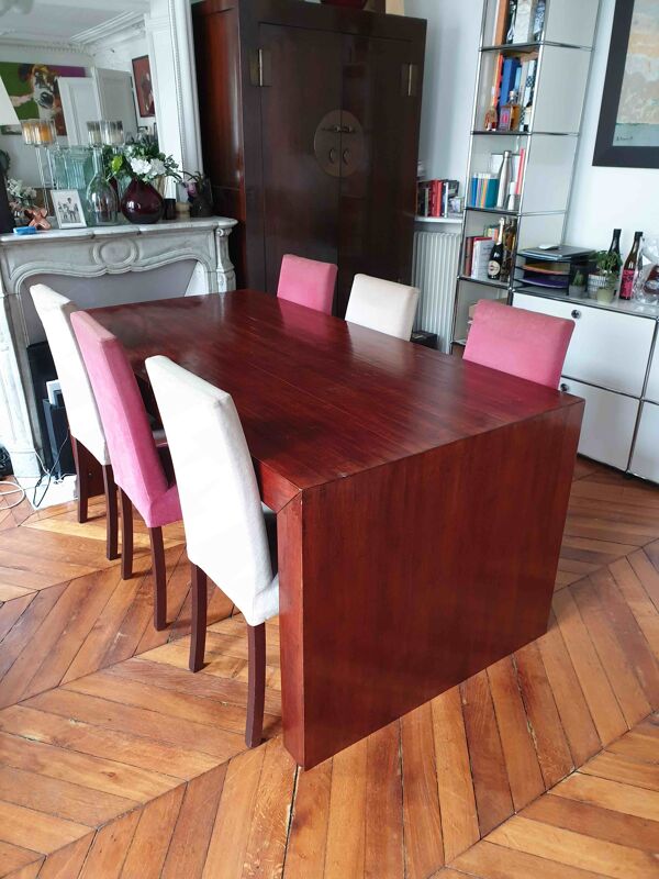 Table de salle à manger en bois verni