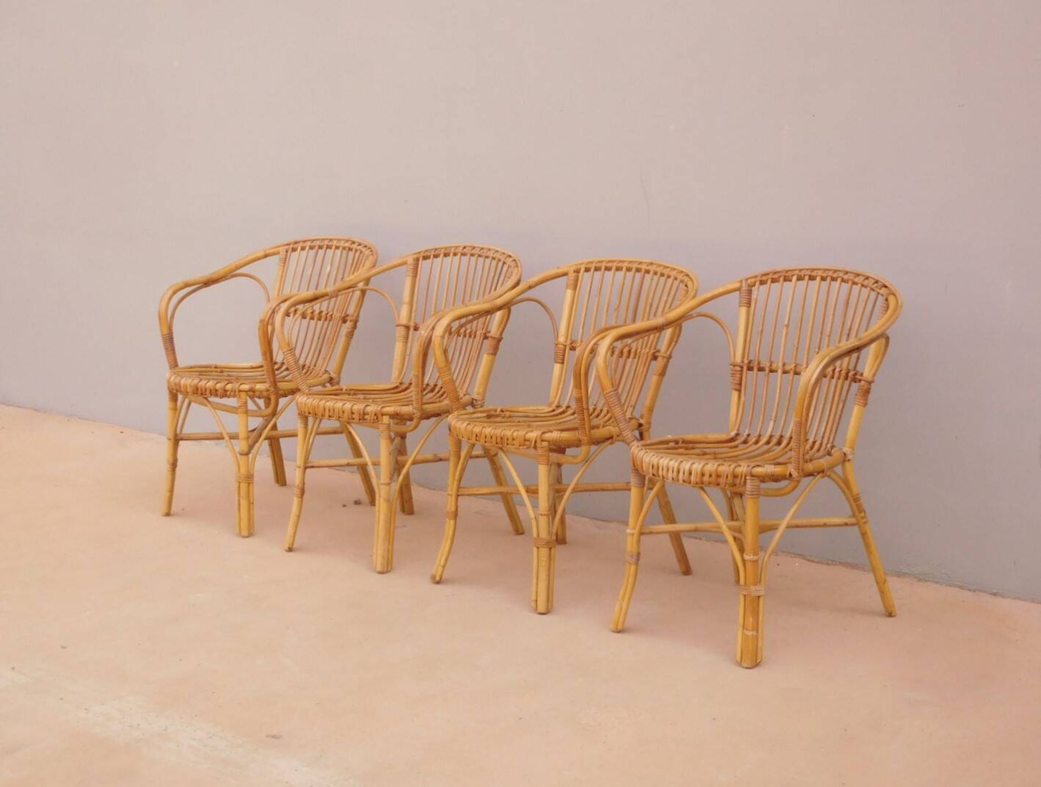 Ensemble table et chaises en rotin