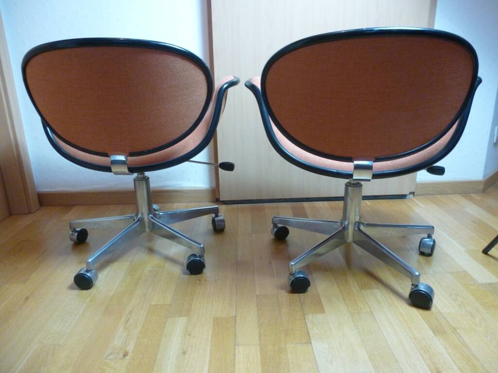 Pair of tulip swivel armchairs by Pierre Paulin for Artifort