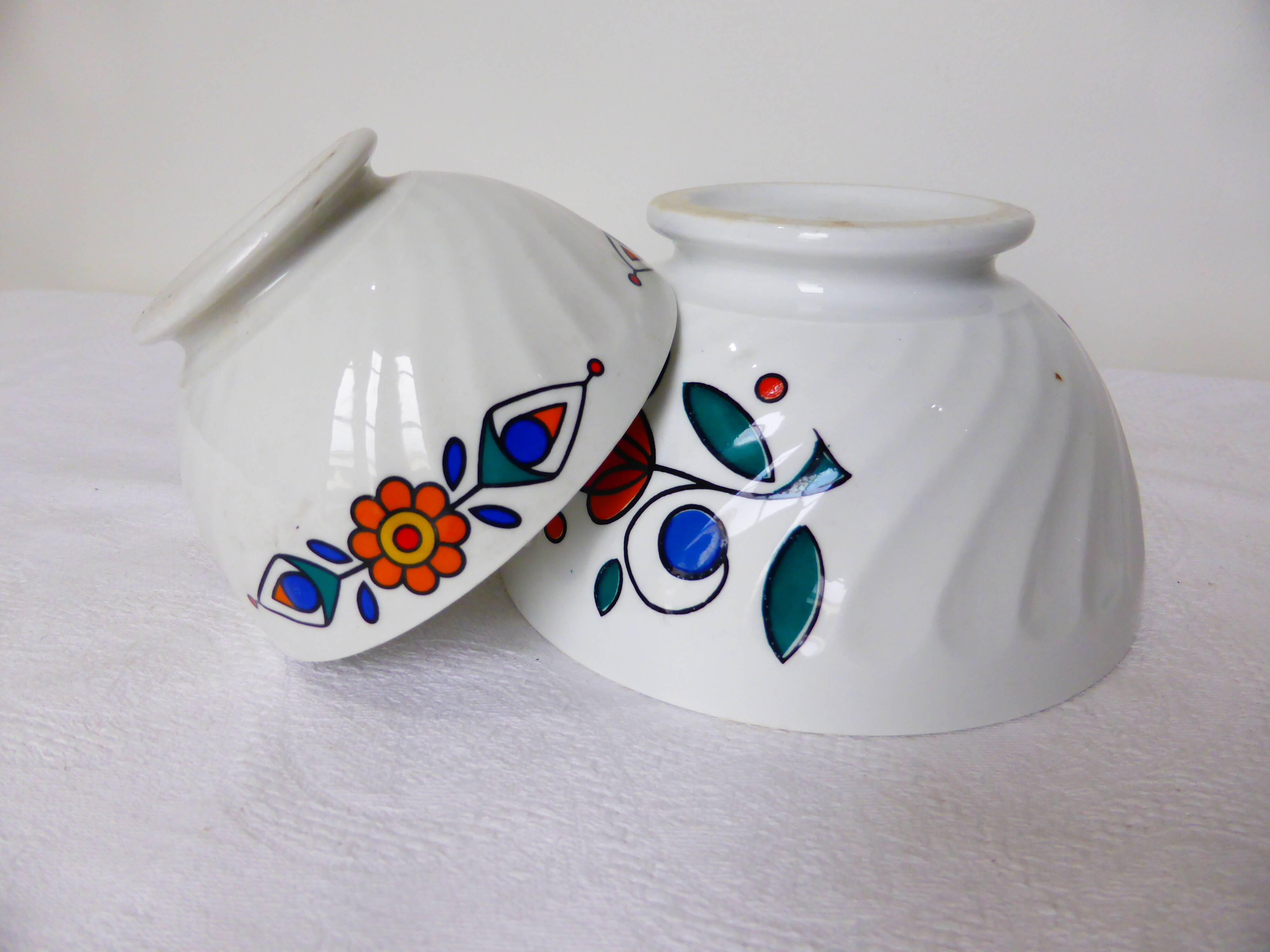 2 vintage Art Deco bowls 210104