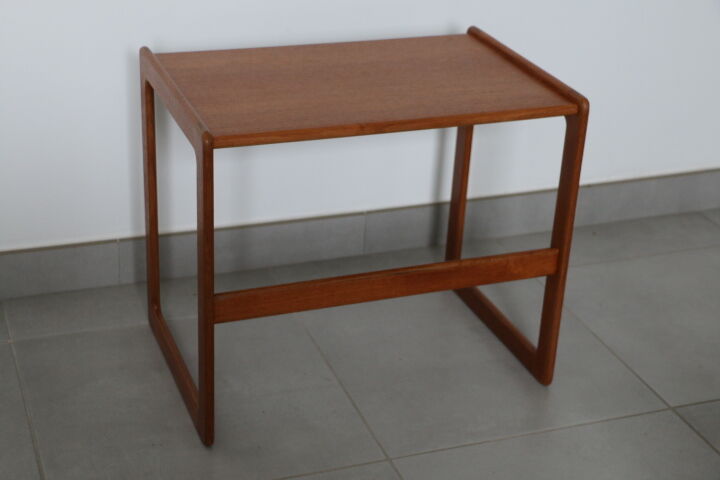 2 pull-out tables 1960