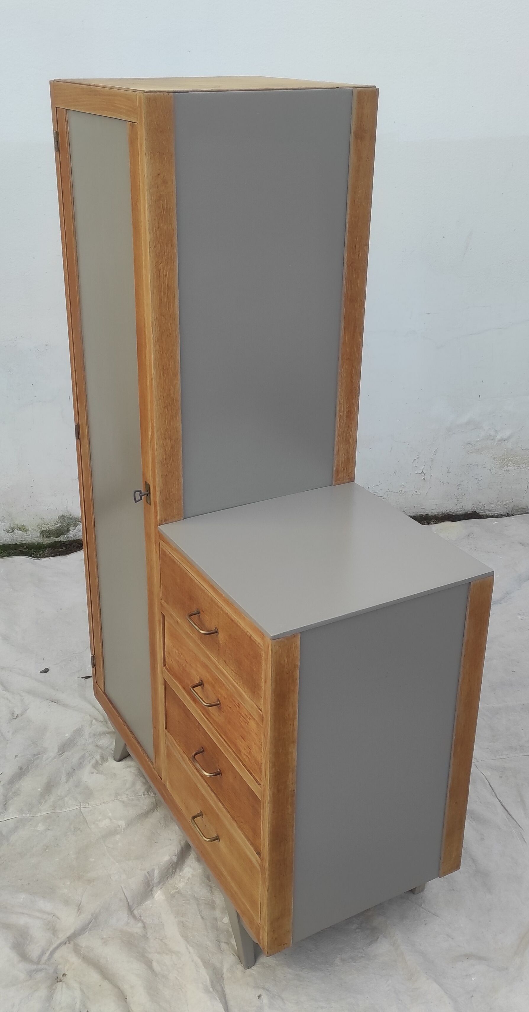 Armoire vintage