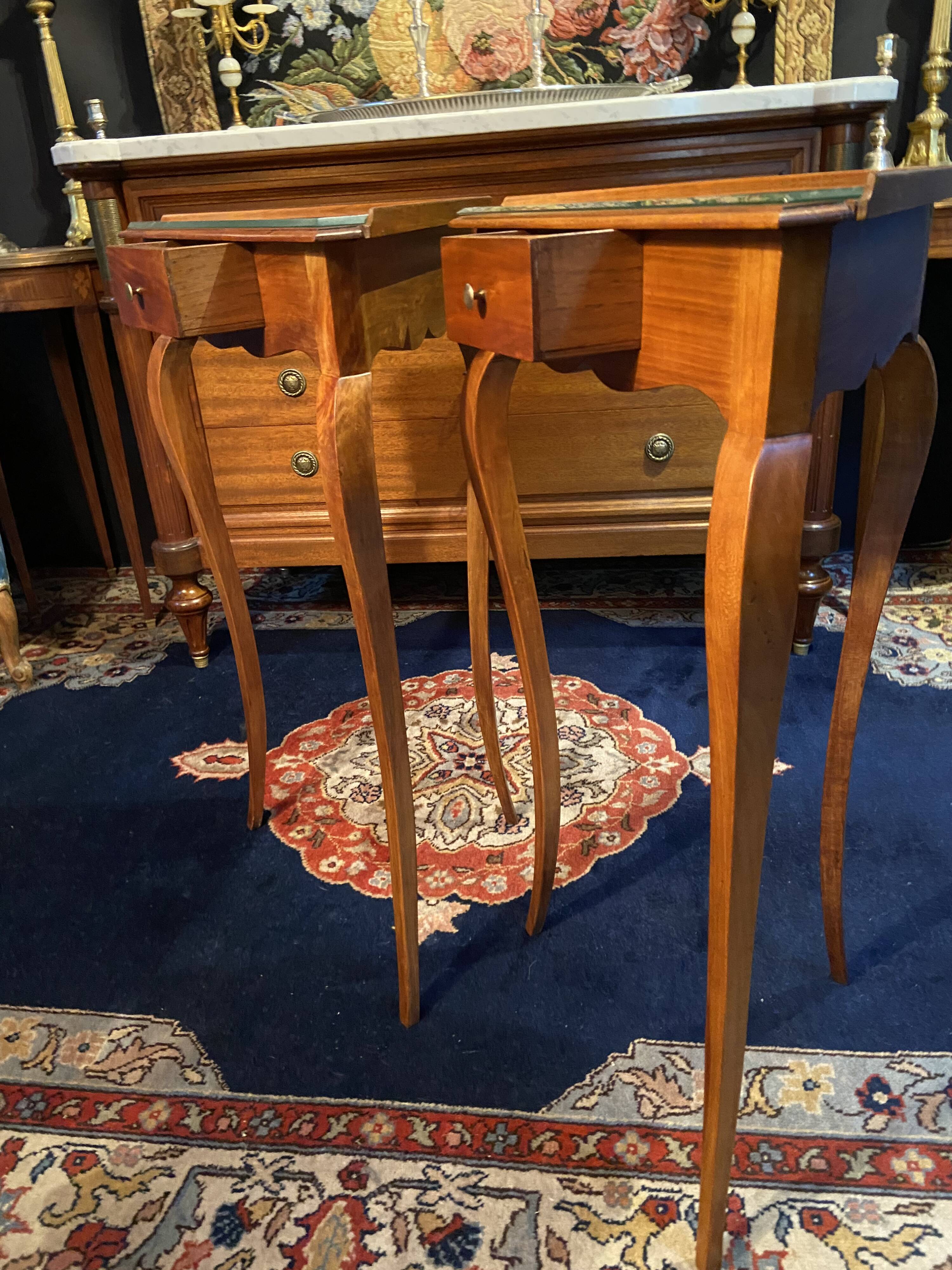 Pair of corner side tables in solid blond walnut Loui.