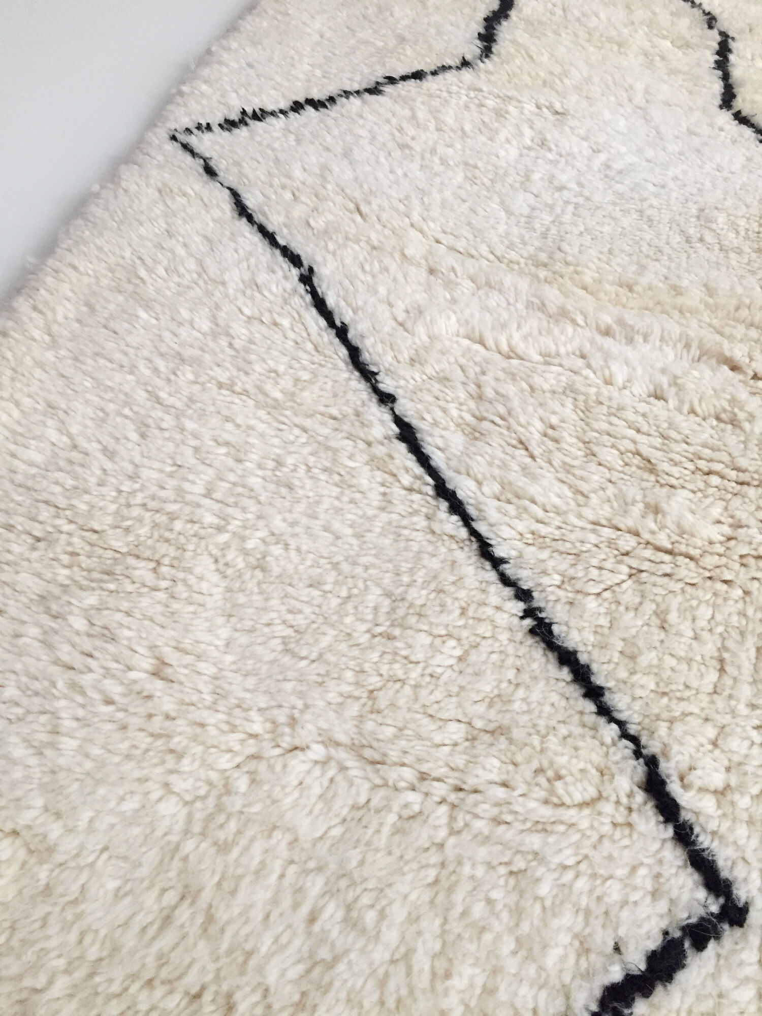 Moroccan Berber carpet Beni Ouarain ecru with graphic patterns 260x168cm
