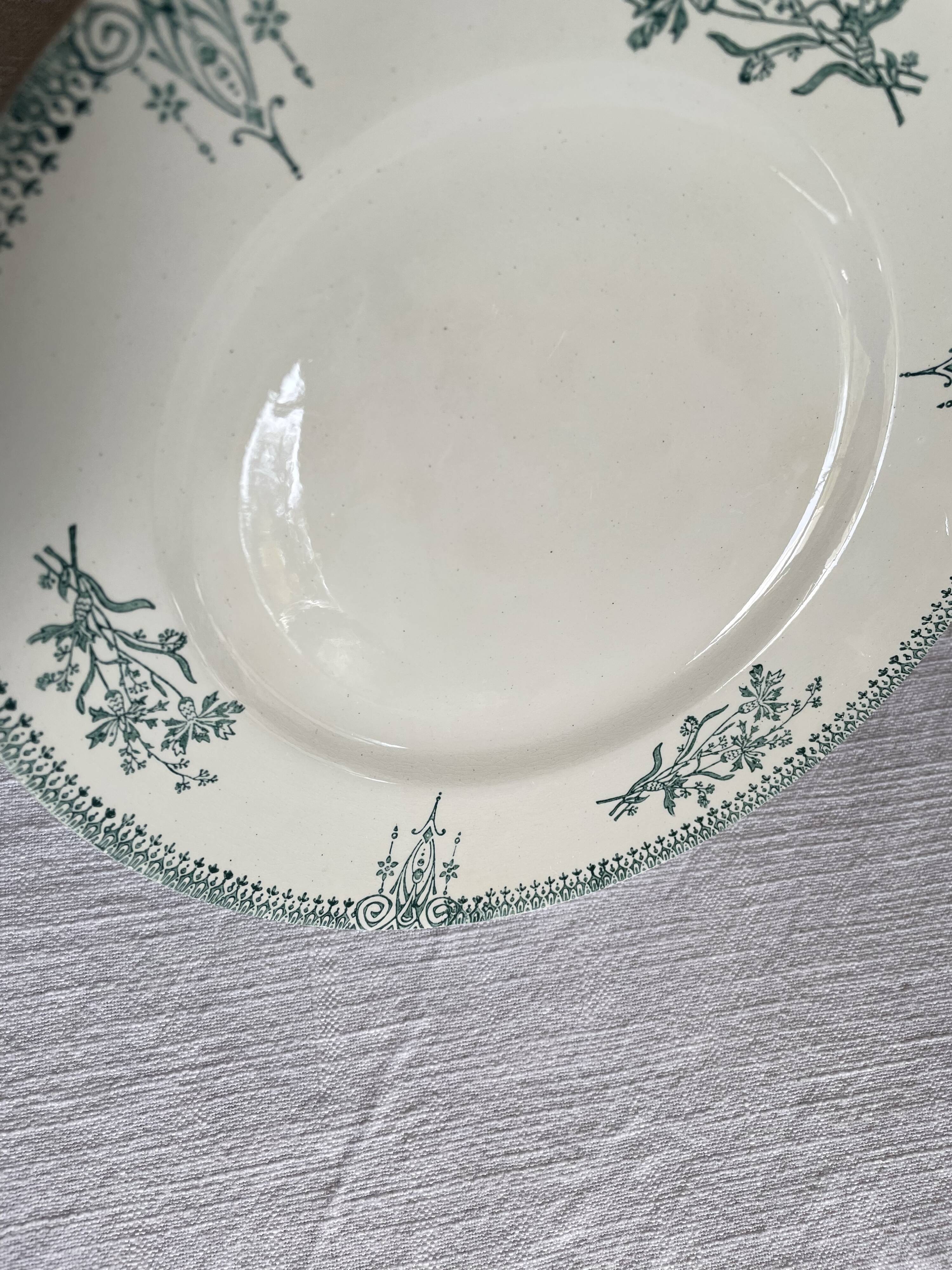 Plate on pedestal Saint-Amand