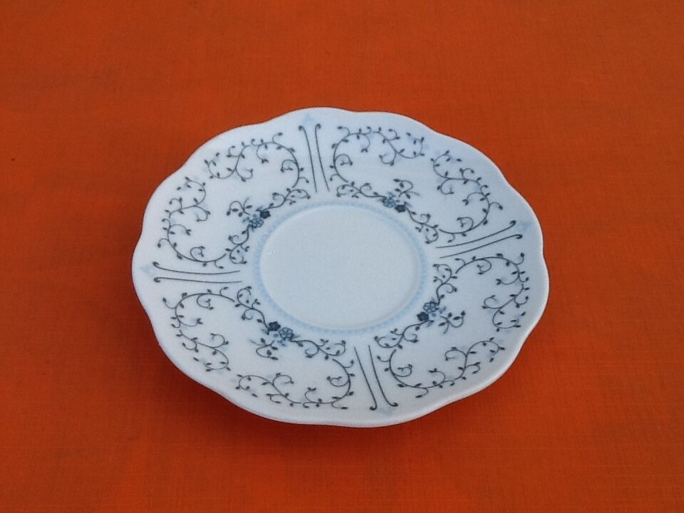 4 Cups / Saucers (shower foot) Coffee Porcelain arabesque décor / flowers